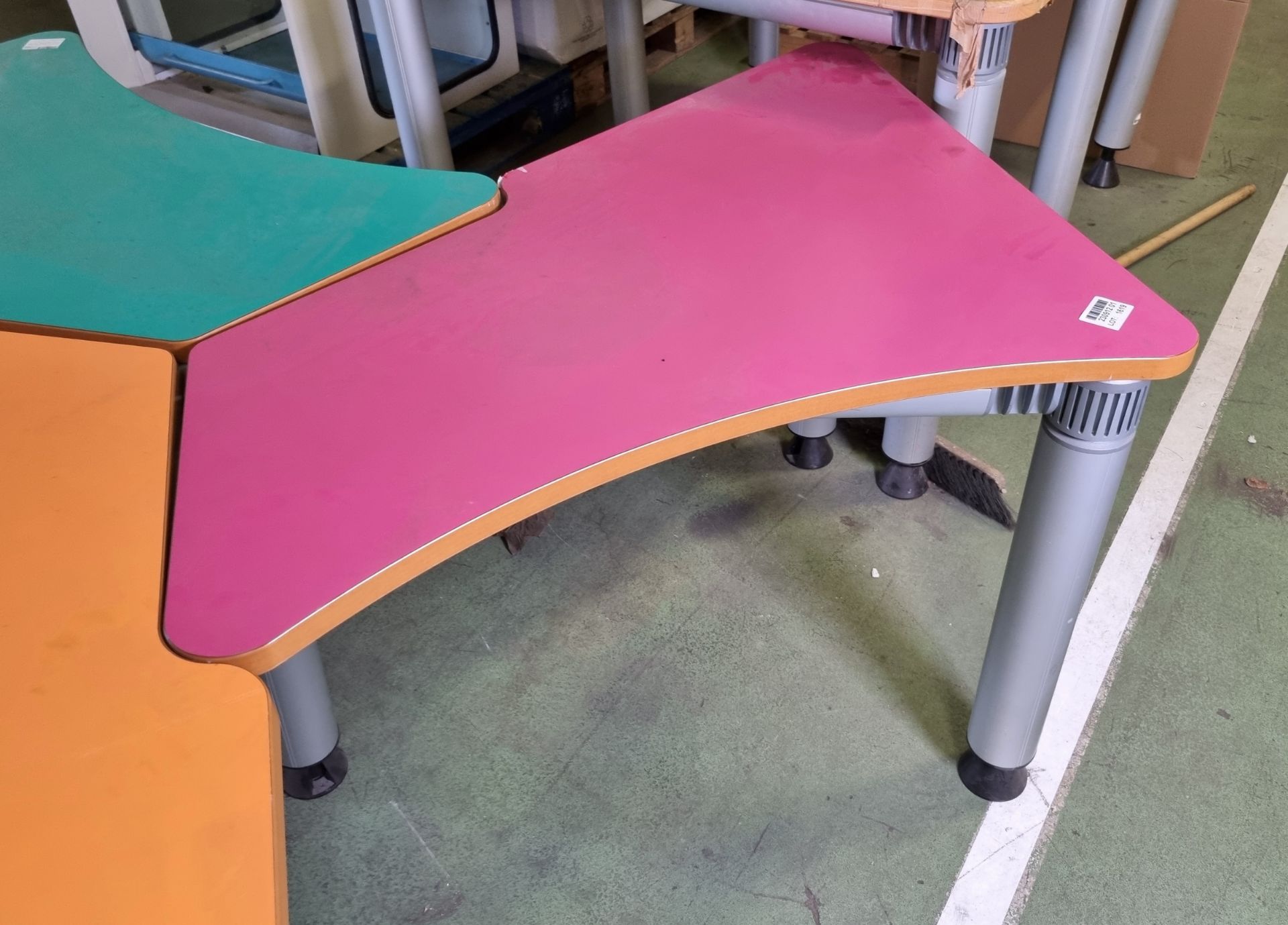 Multi coloured 3-piece table top with round legs - W 1780 x D 1780 x H 720 mm - Bild 4 aus 5