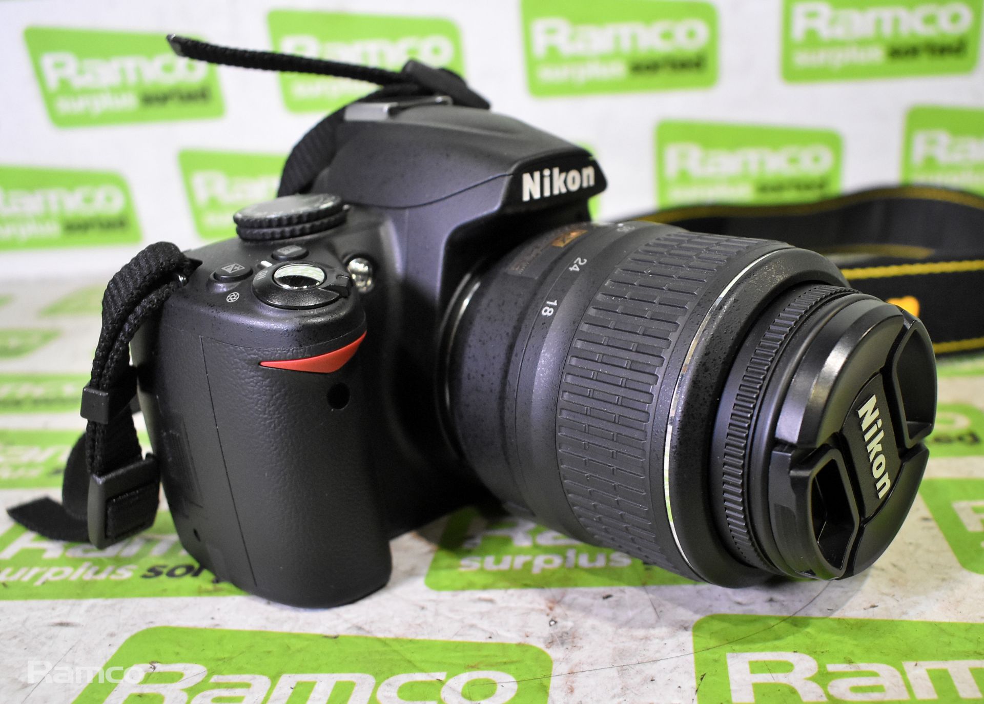 Nikon D3000 digital camera with AF-S NIKKOR 18-55mm lens - with charger - Bild 2 aus 13