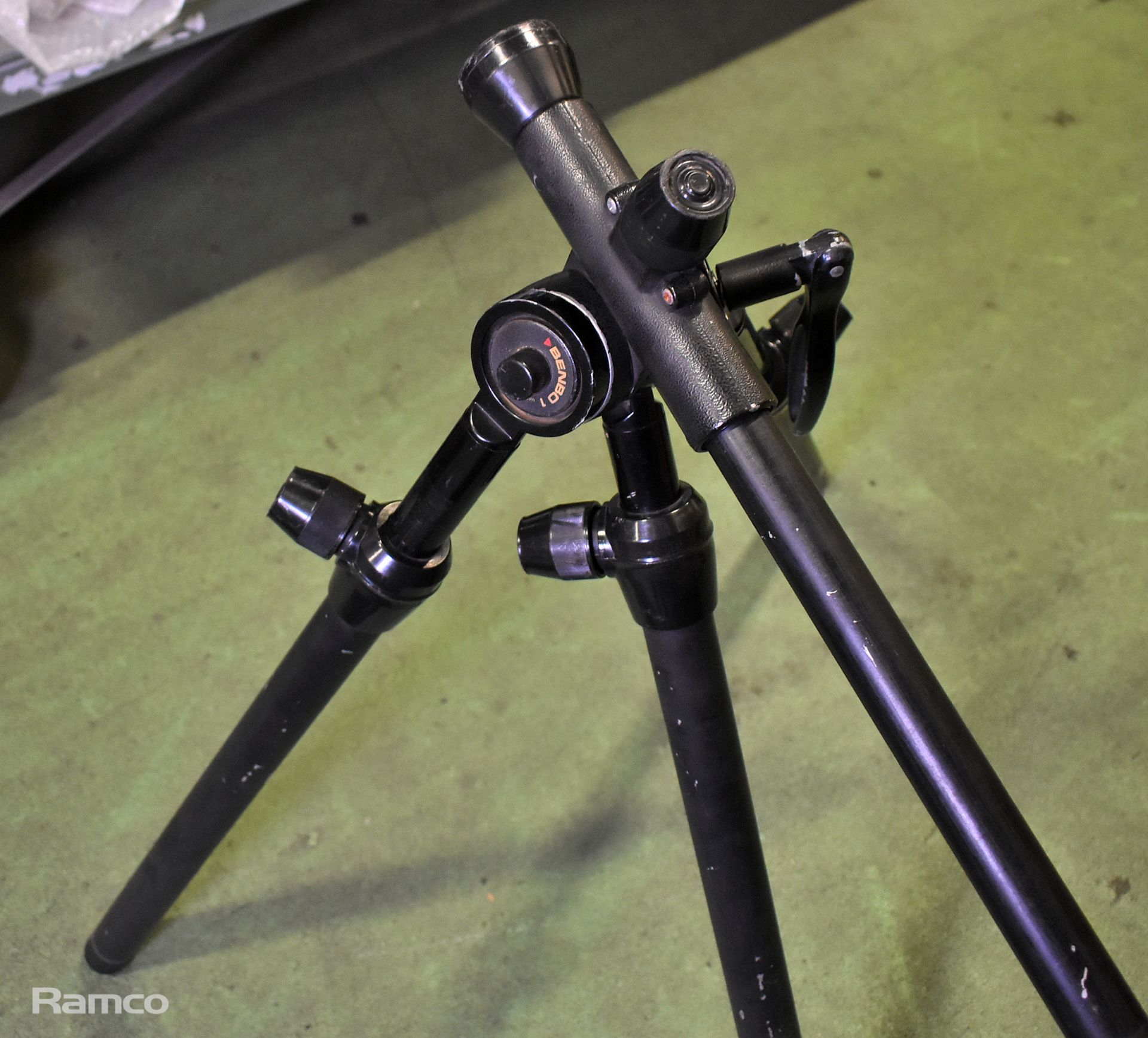 Benbo 1 camera tripod with case - Image 5 of 5
