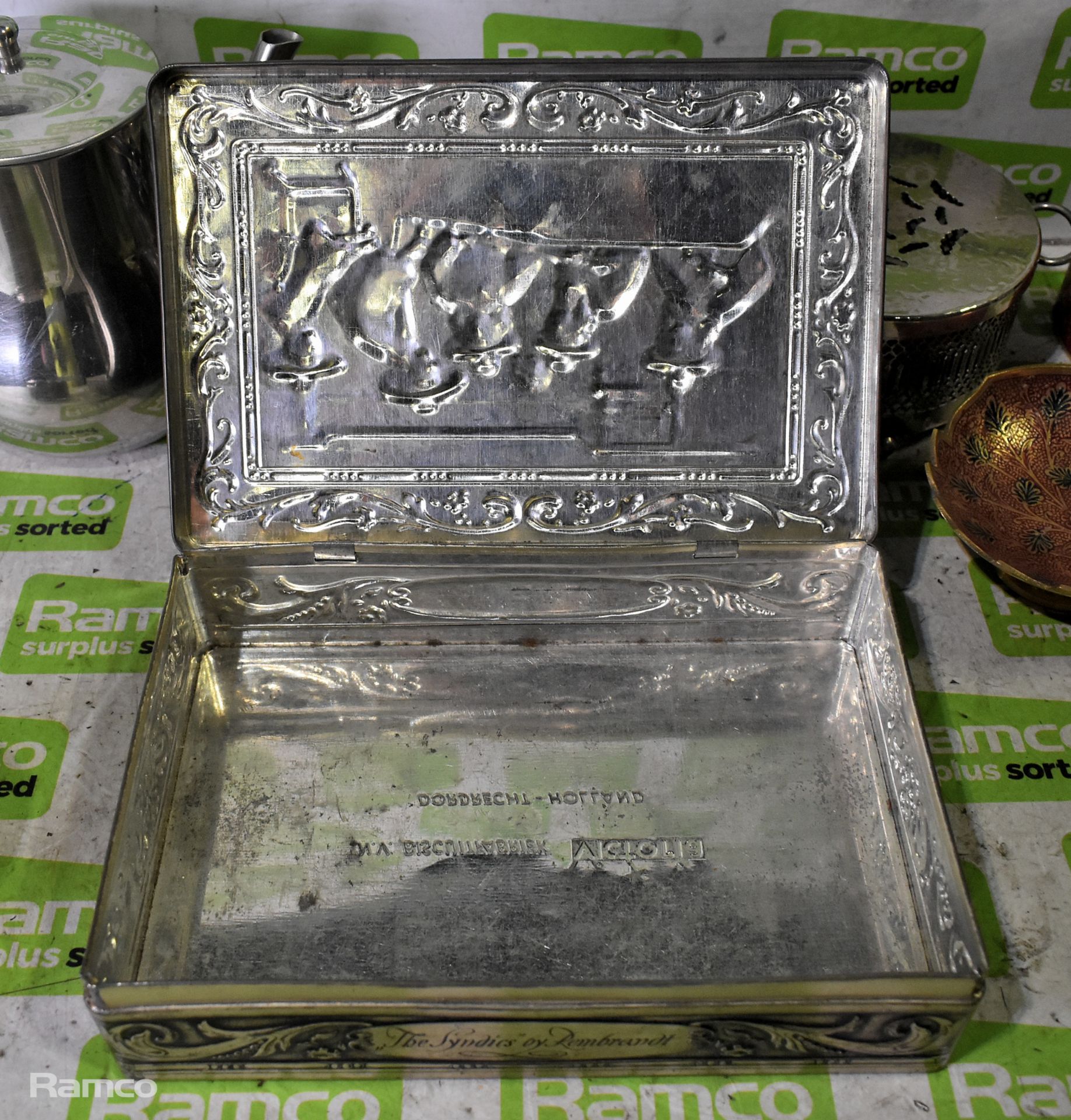12x Brass and stainless dinner accessories - tea caddy - plates - bowls - Bild 6 aus 11