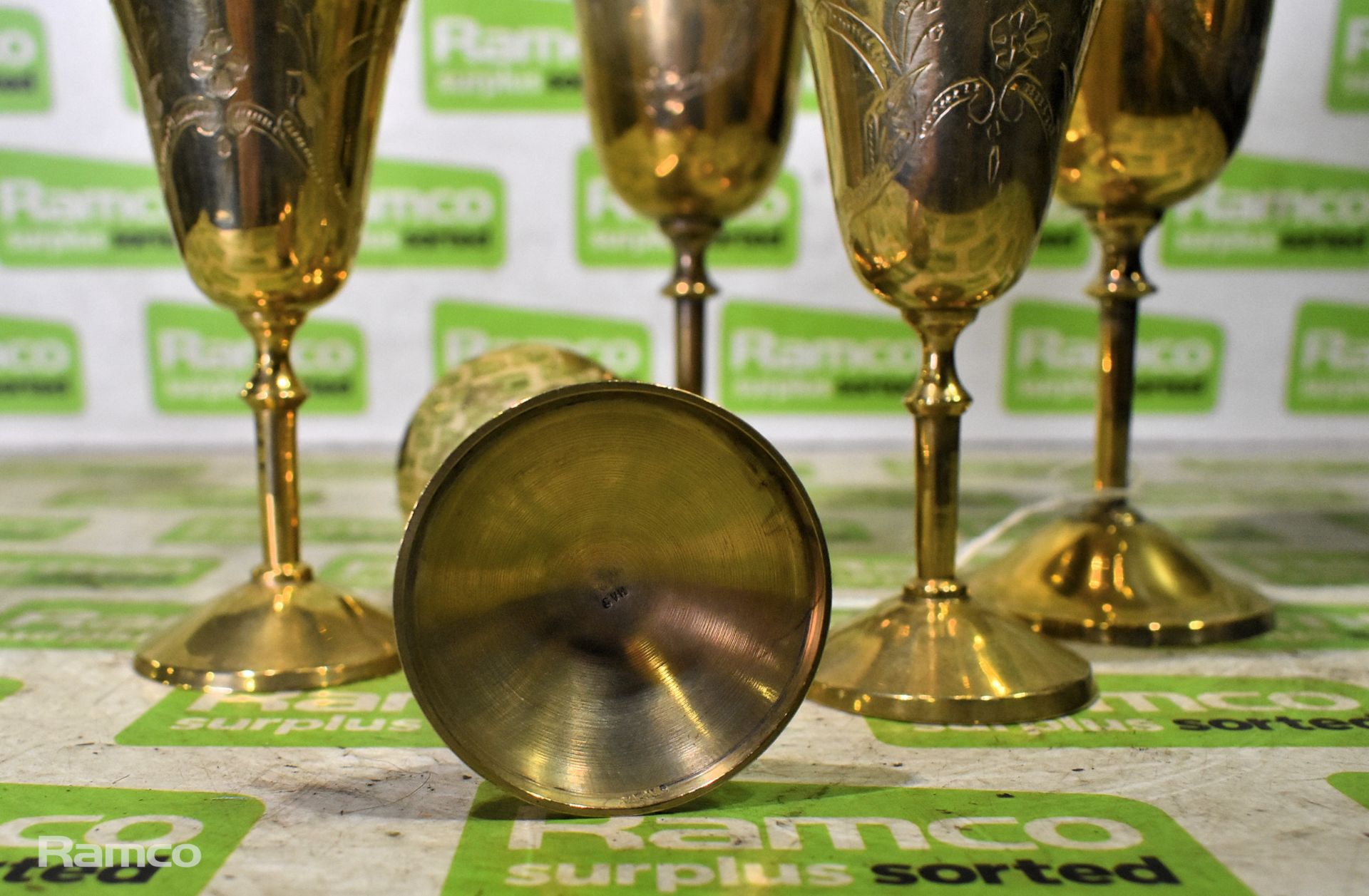 5x Brass goblets - mixed sizes - Image 3 of 4