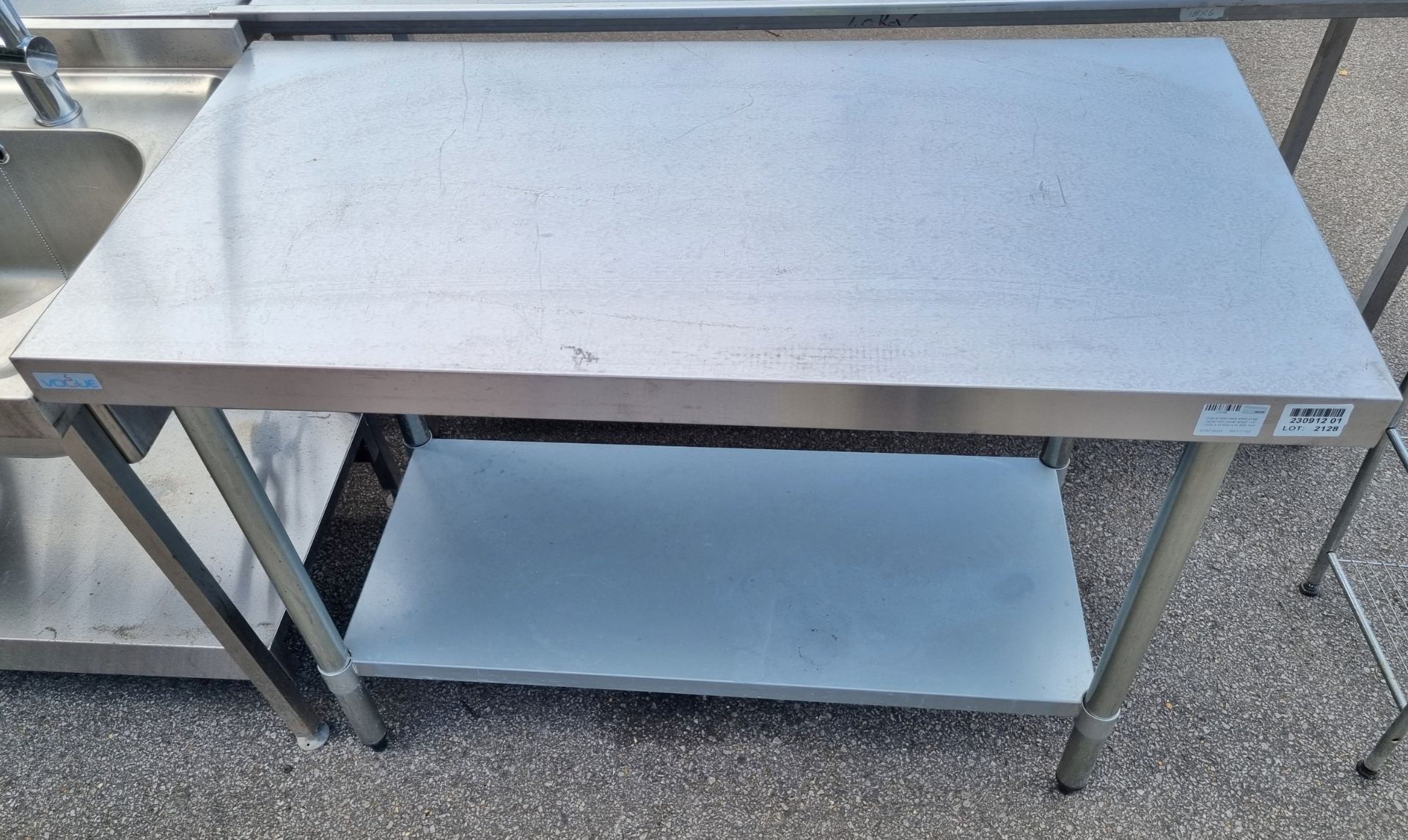 Vogue stainless steel prep table with lower shelf - W 1200 x D 600 x H 900mm - Bild 2 aus 3