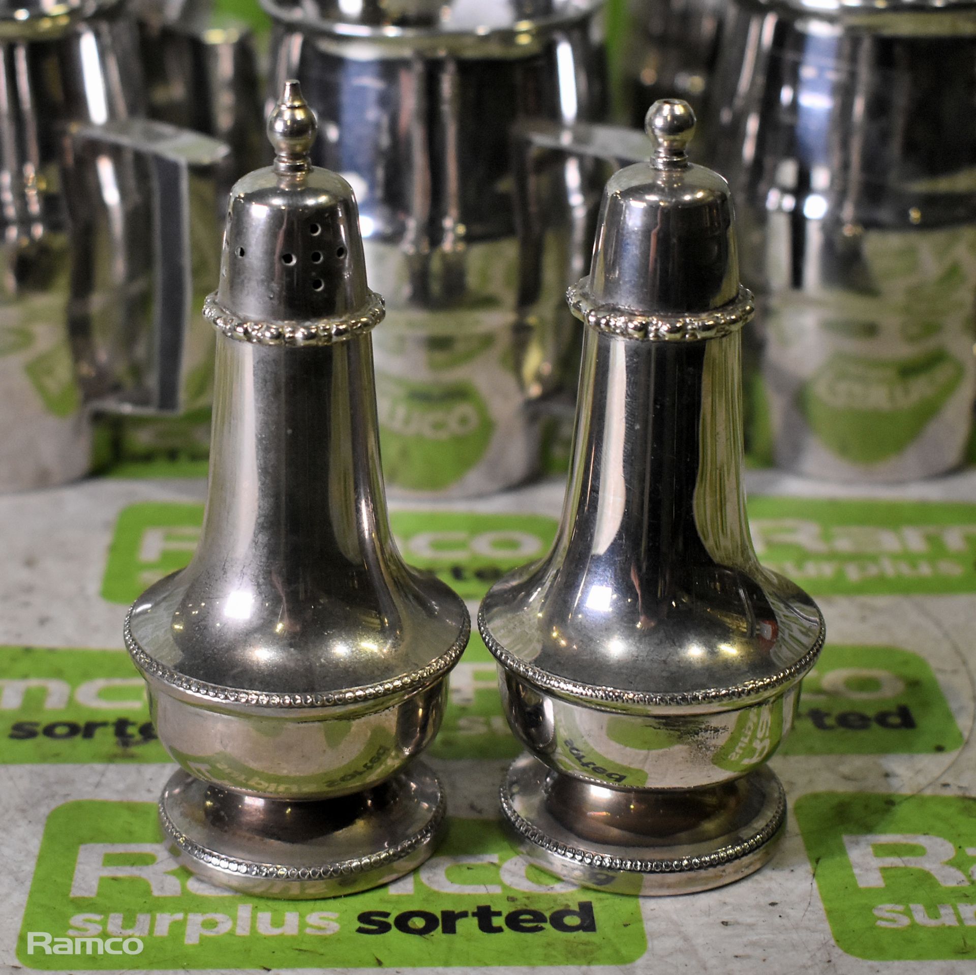 6x Stainless steel tumblers, EPNS salt and pepper shakers - Image 2 of 5