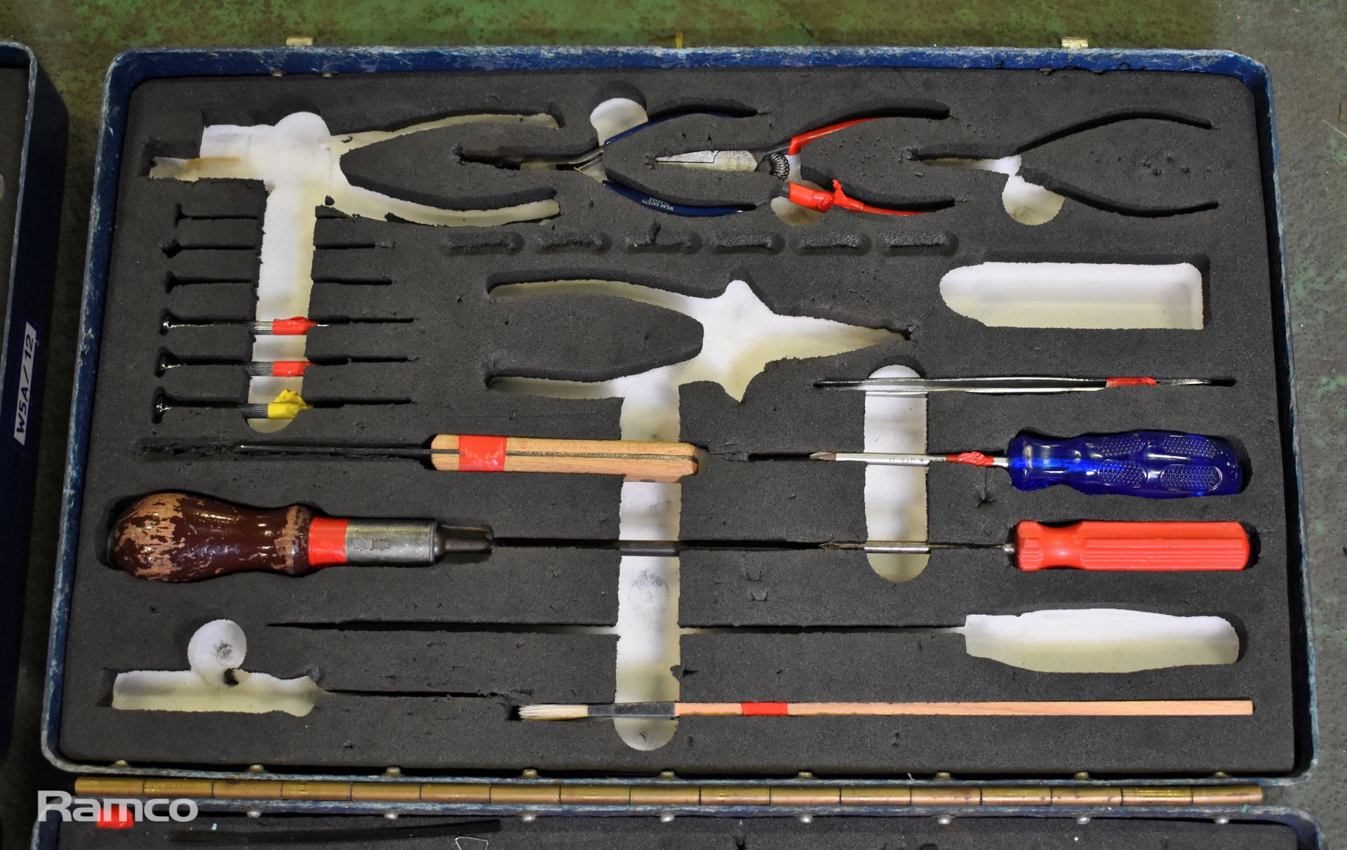 2x Multi piece tool kits in composite case - spanners, screwdrivers, allen keys, pliers - Bild 4 aus 7