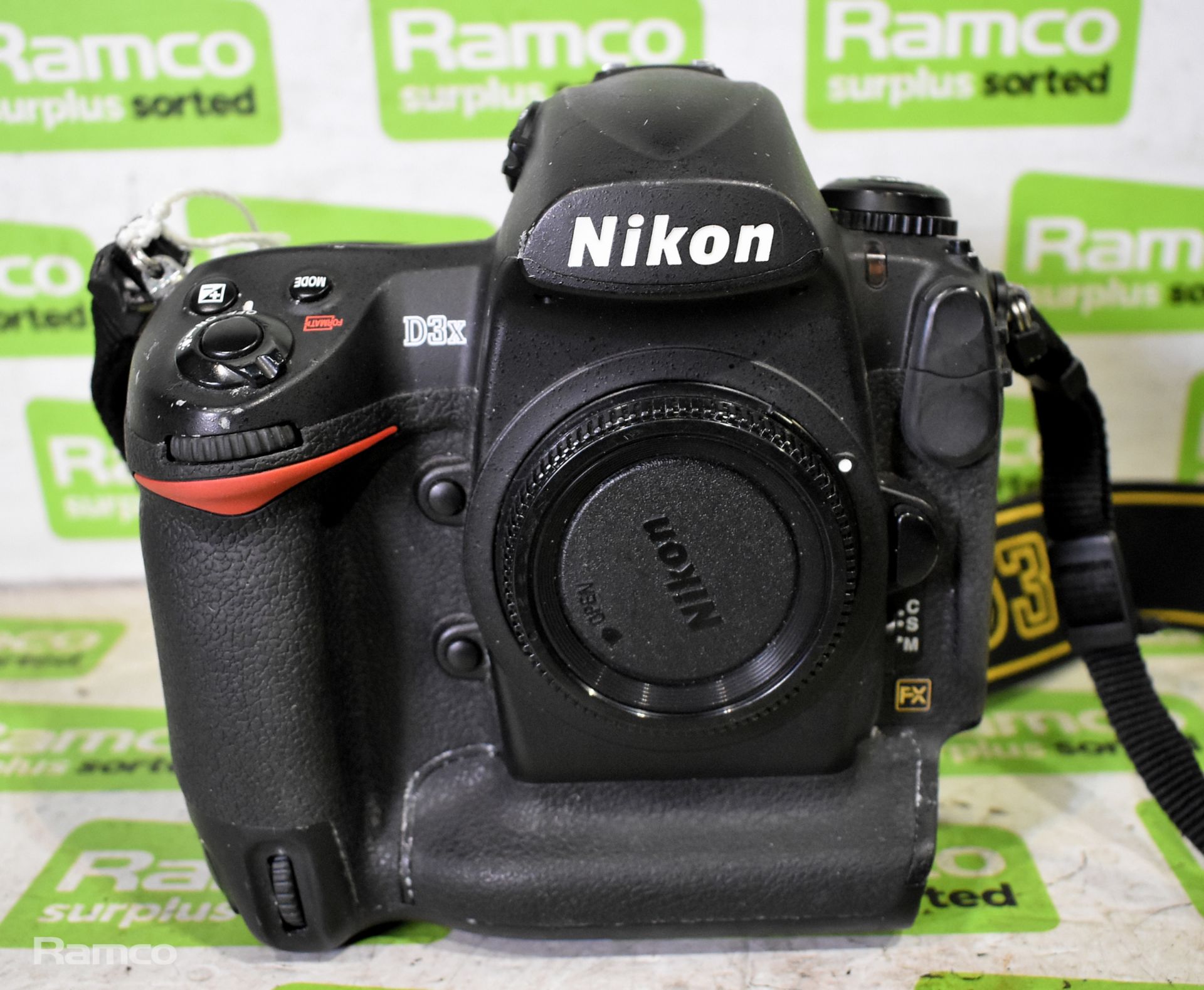 Nikon D3X digital camera - body only - no lens - no battery - Bild 2 aus 9