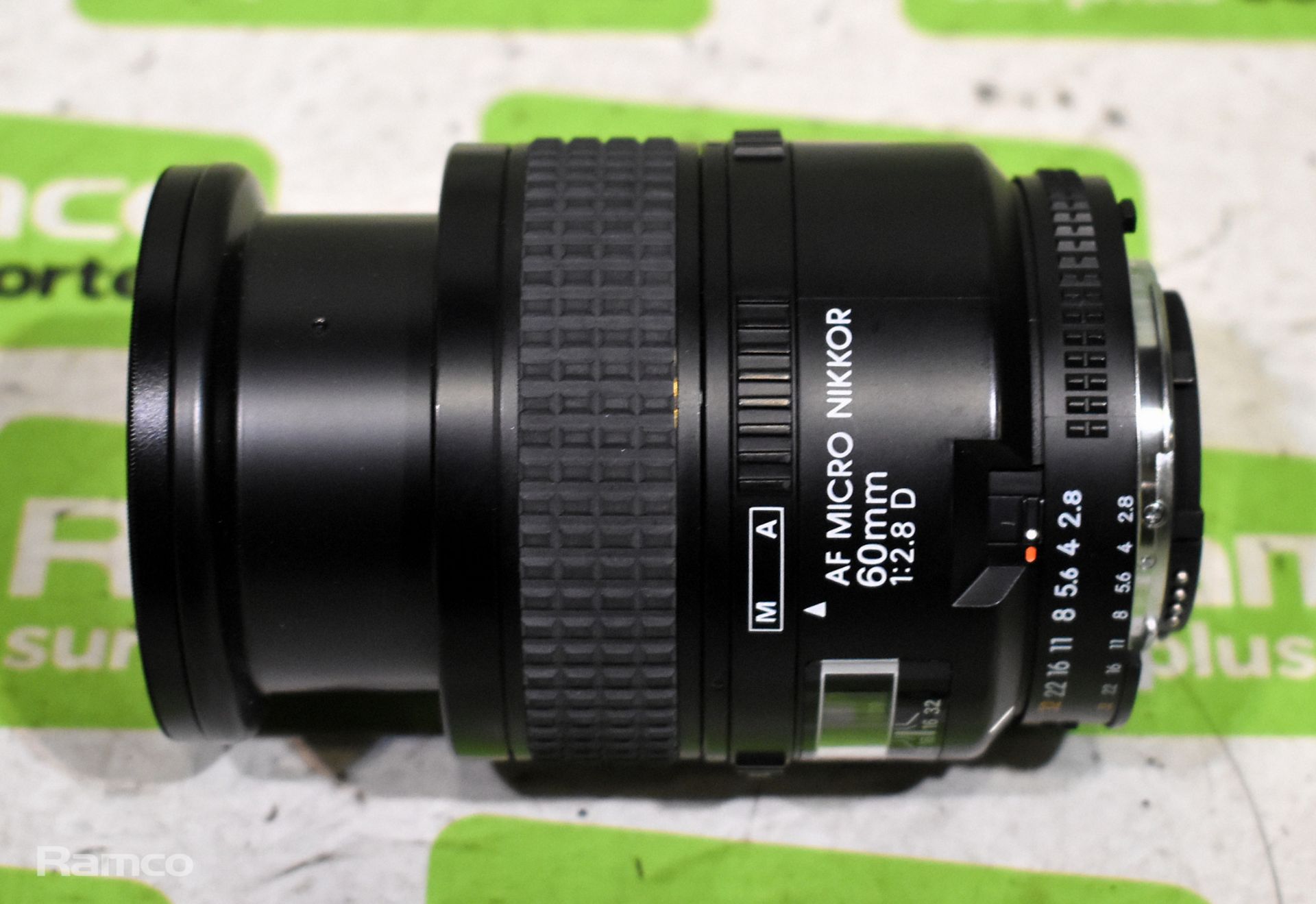 Nikon AF Micro Nikkor 60mm f/2.8D lens with Calumet MC UV 62mm filter - Bild 4 aus 6