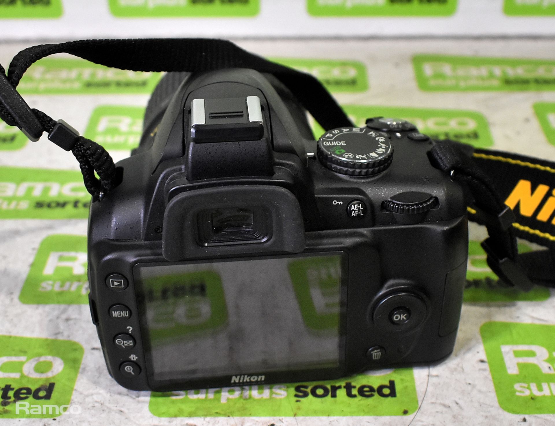 Nikon D3000 digital camera with AF-S NIKKOR 18-55mm lens - with charger - Bild 4 aus 13