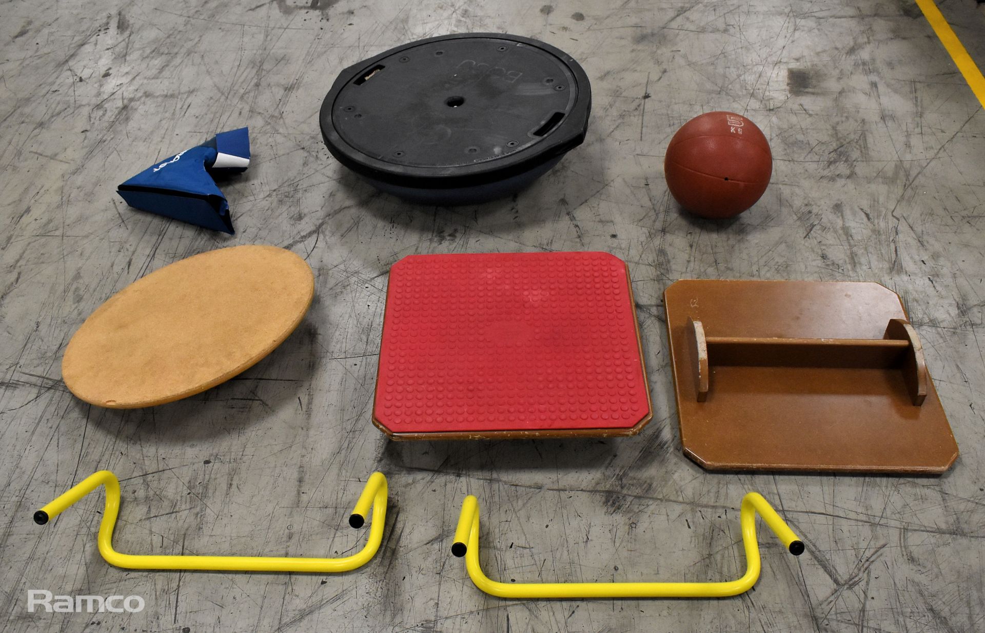 Rehabilitation equipment - 1 x bosu ball, 1 x balance board, 2 x rocker board