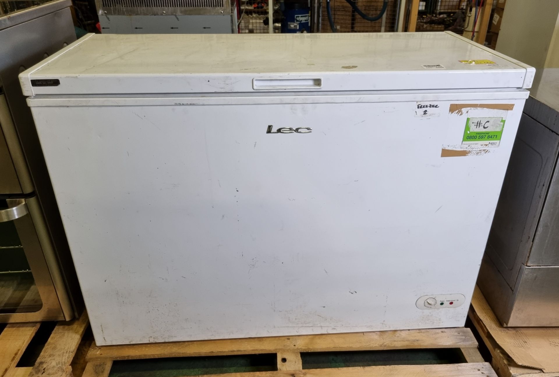 LEC CF250LW white chest freezer 240V - W 1160 x D 550 x H 840 mm