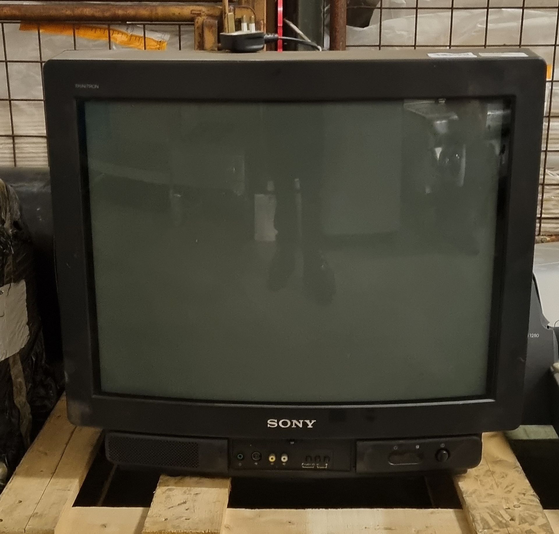 Sony KV-M2521U Trinitron 24 inch colour TV - 240V