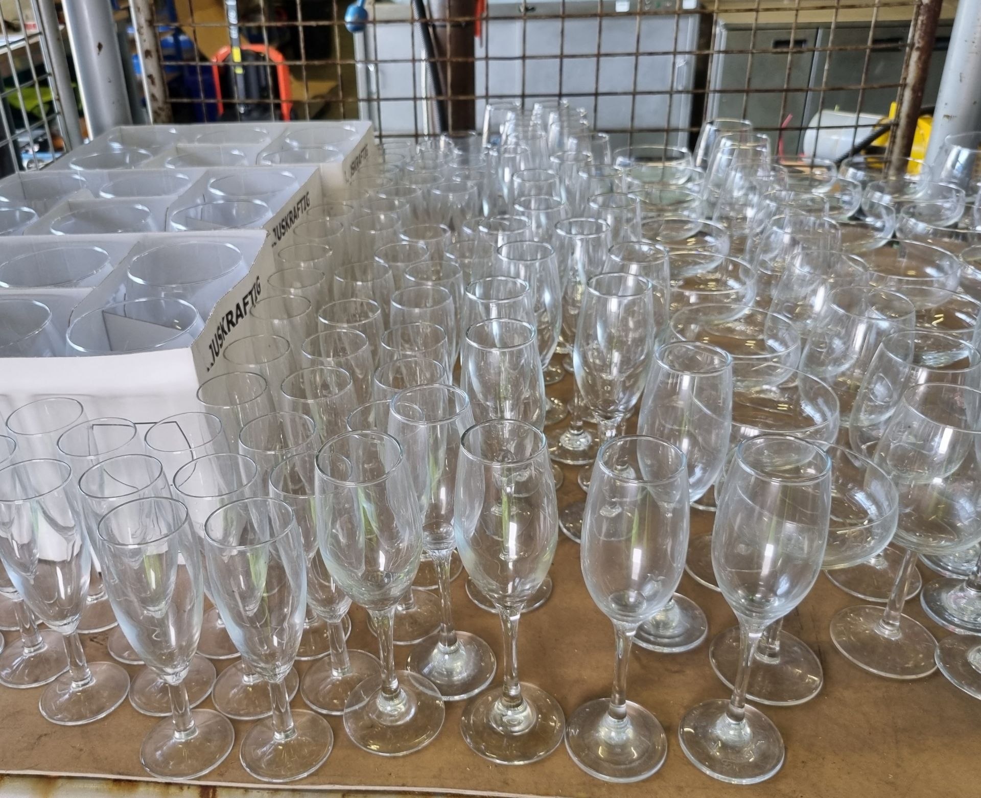 Glassware, martini, wine & flute glasses - Unknown quantity - Image 3 of 4