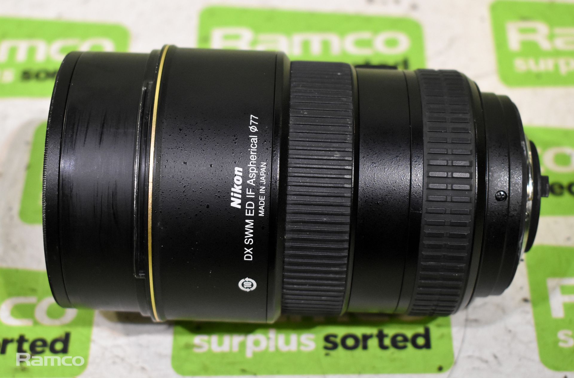 Nikon 17-55mm f/2.8G ED DX Nikkor lens with Nikon HB-31 hood and Calumet MC UV 77mm filter - Bild 3 aus 7