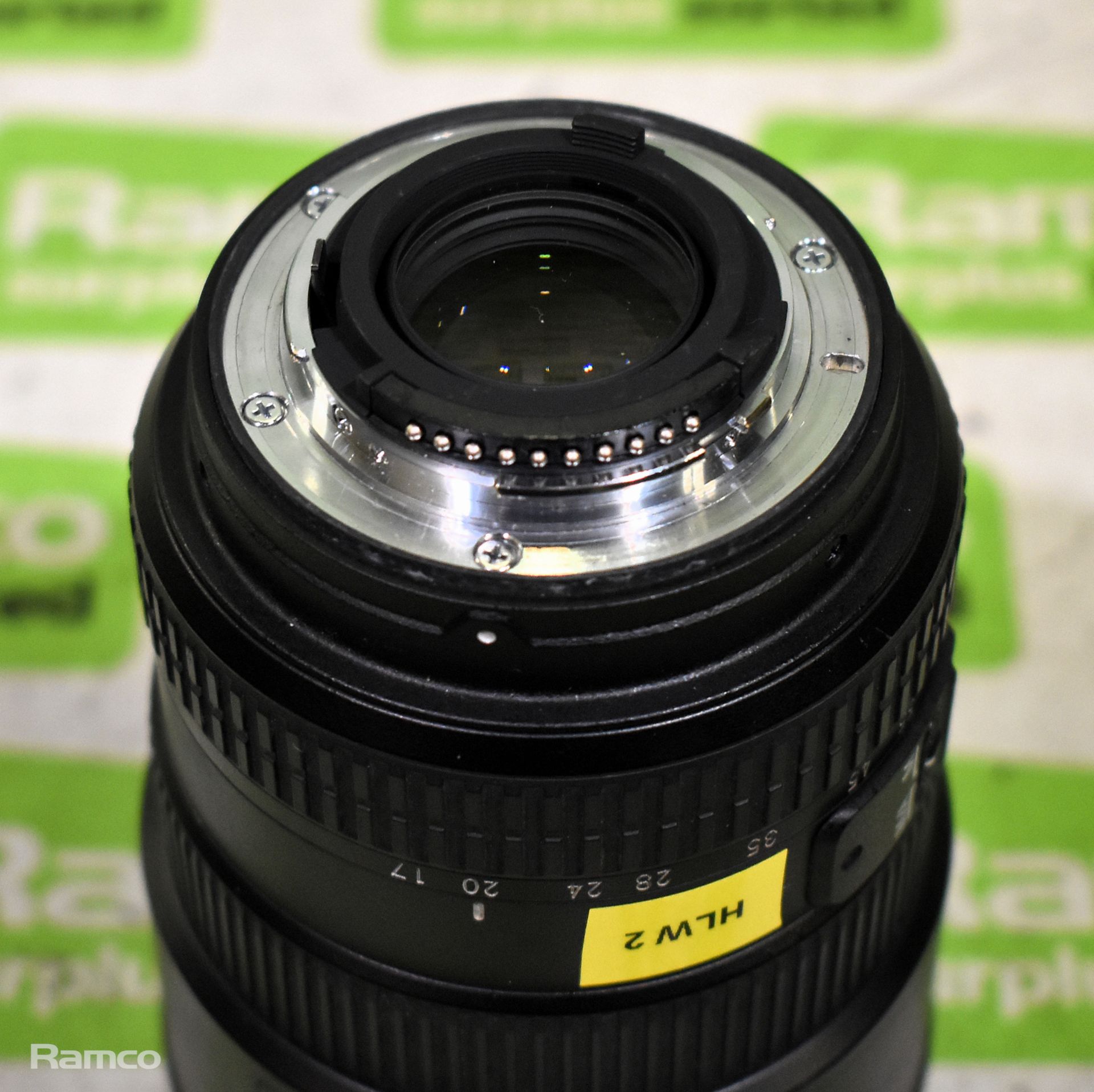 Nikon 17-55mm f/2.8G ED DX Nikkor lens with Nikon HB-31 hood and Calumet MC UV 77mm filter - Bild 5 aus 7