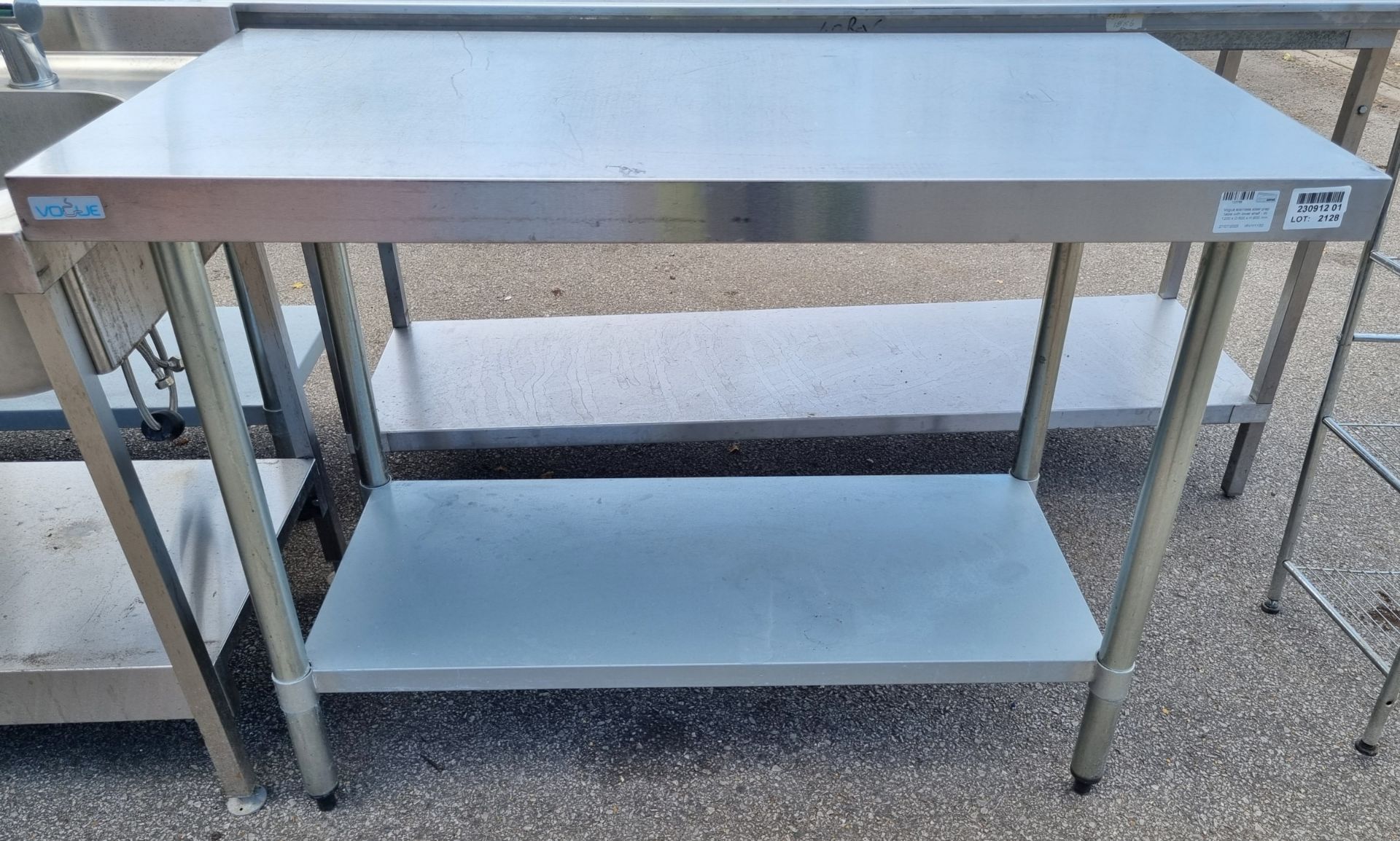 Vogue stainless steel prep table with lower shelf - W 1200 x D 600 x H 900mm - Bild 3 aus 3