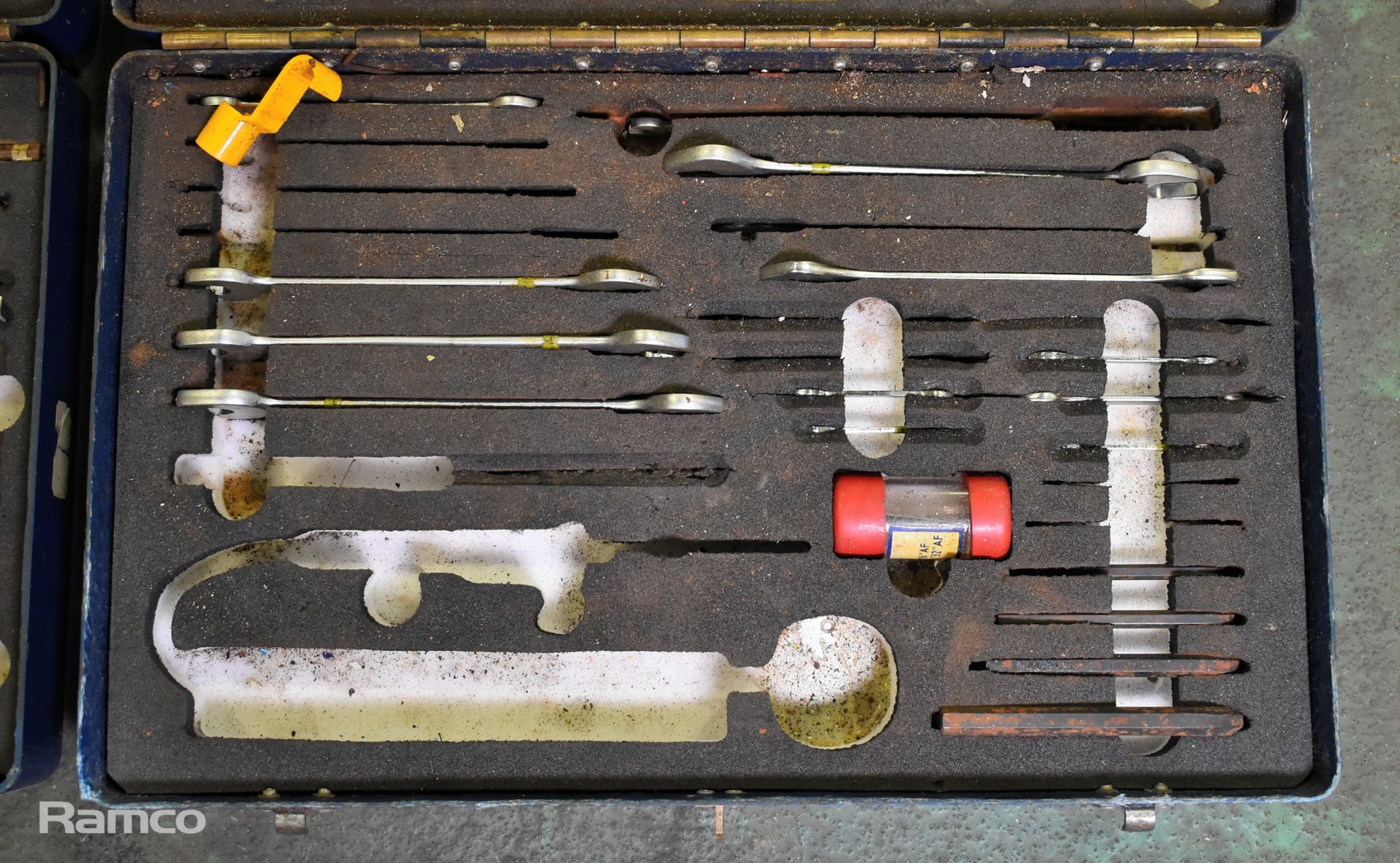 2x Multi piece tool kits in composite case - spanners, screwdrivers, allen keys, pliers - Bild 3 aus 5