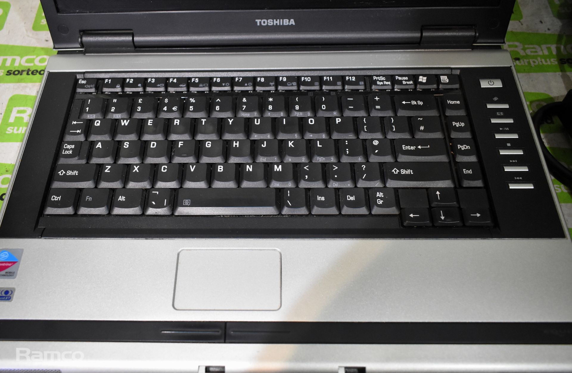 Toshiba Equium M70-337 laptop with power leads - Bild 2 aus 5