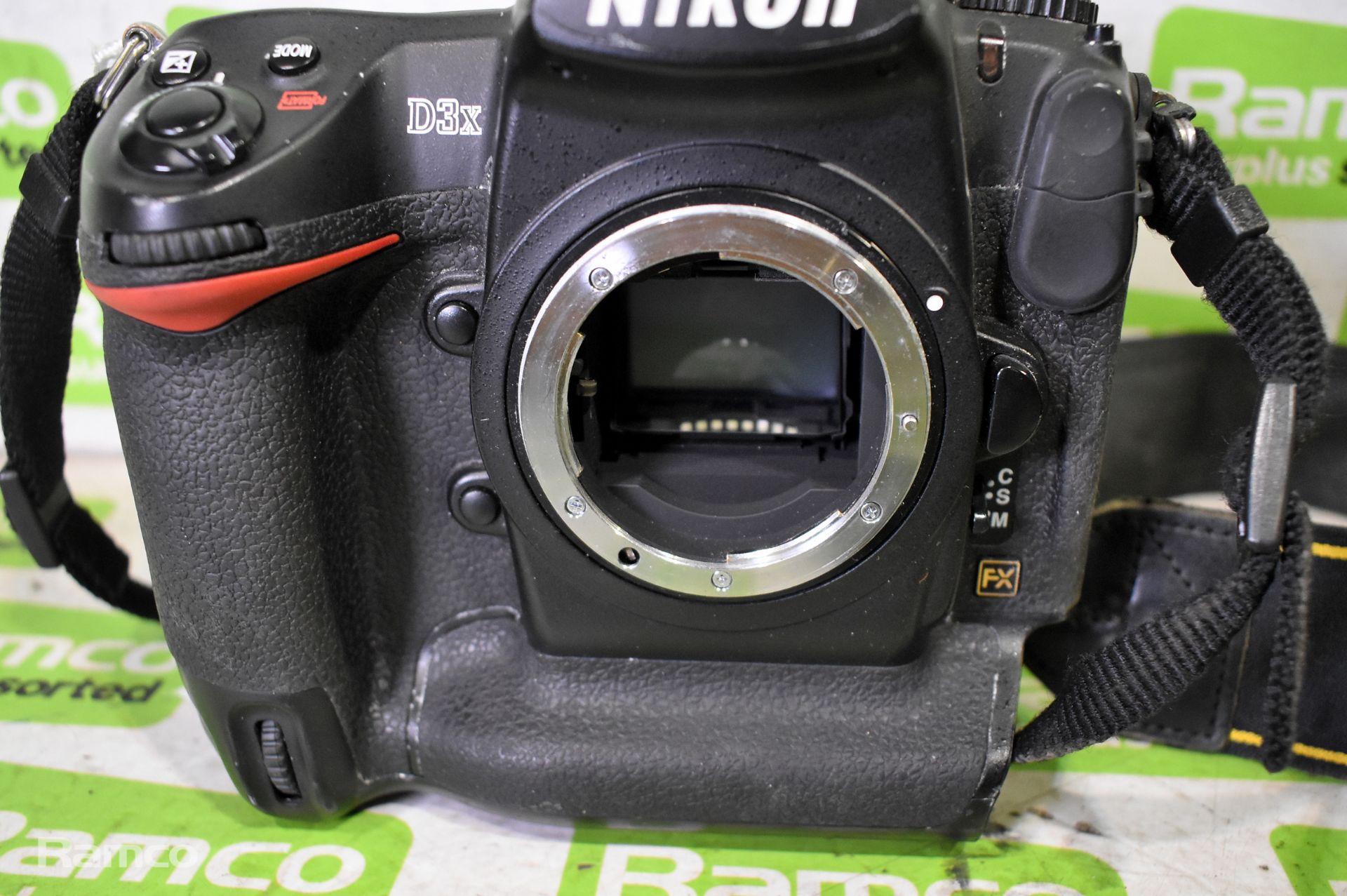 Nikon D3X digital camera - body only - no lens - no battery - Bild 3 aus 8