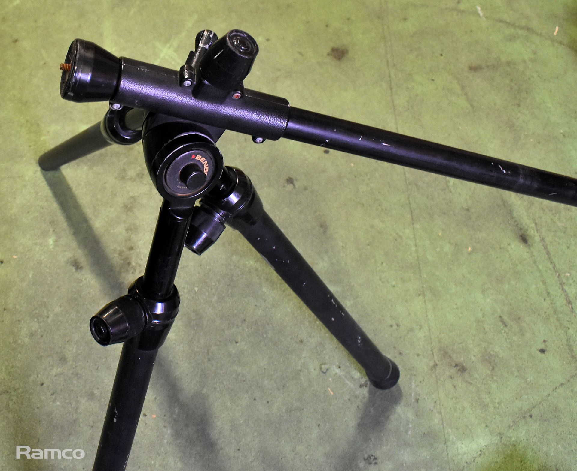 Benbo 1 camera tripod with case - Image 4 of 5