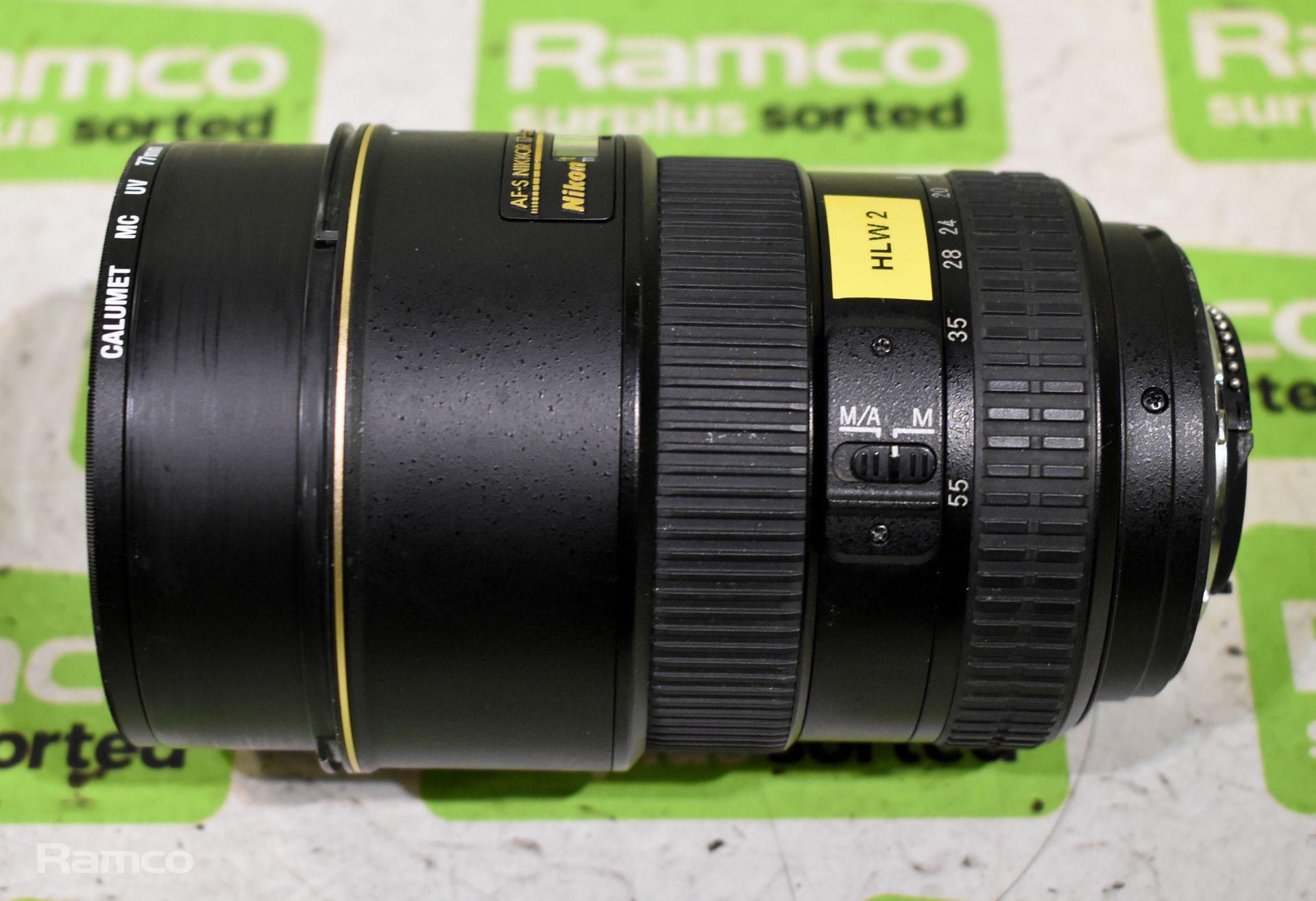 Nikon 17-55mm f/2.8G ED DX Nikkor lens with Nikon HB-31 hood and Calumet MC UV 77mm filter - Bild 2 aus 7