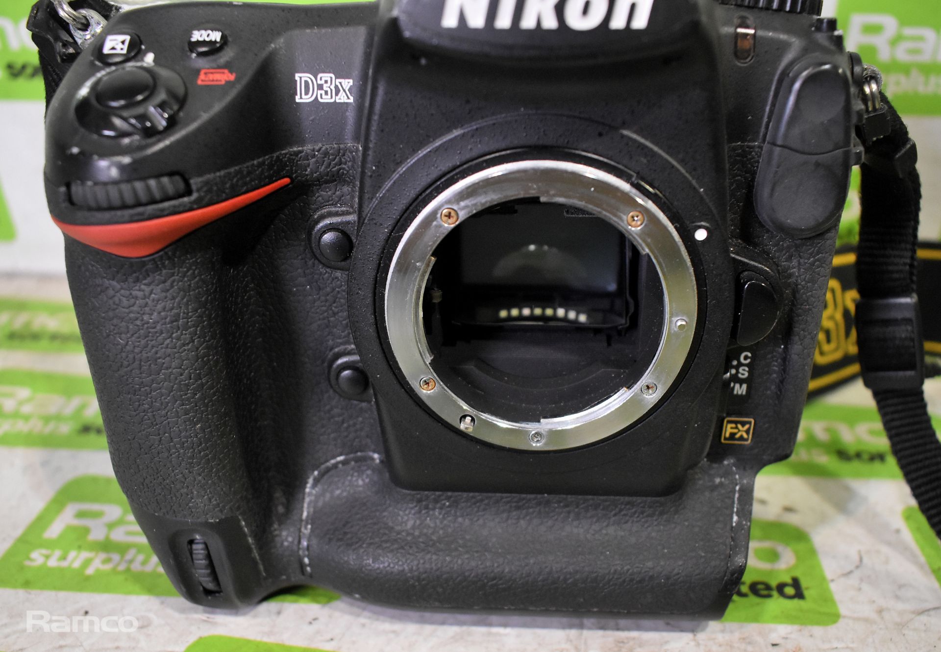 Nikon D3X digital camera - body only - no lens - no battery - Bild 3 aus 9