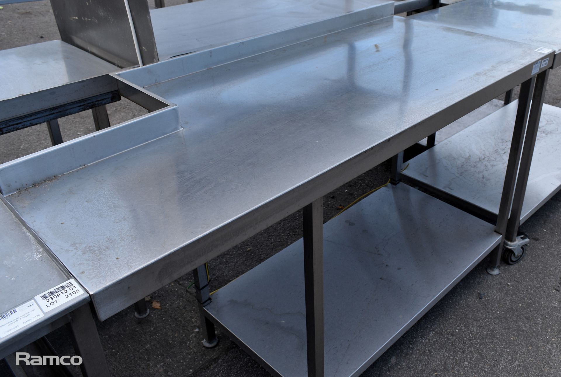 Stainless steel prep table with lower shelf - W 1500 x D 660 x H 940mm - Image 2 of 3