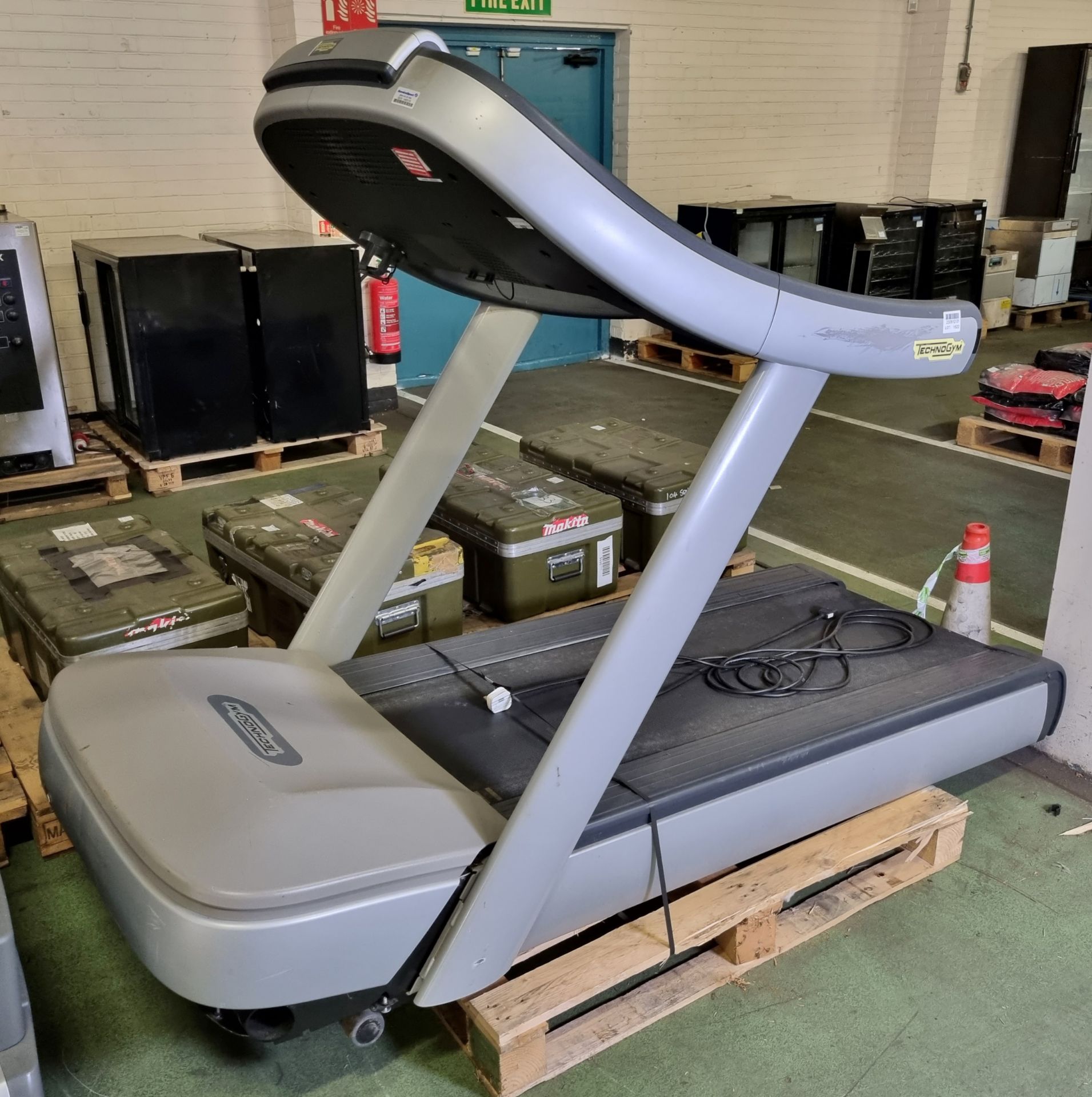 Technogym Run Now 700 treadmill - Image 2 of 4