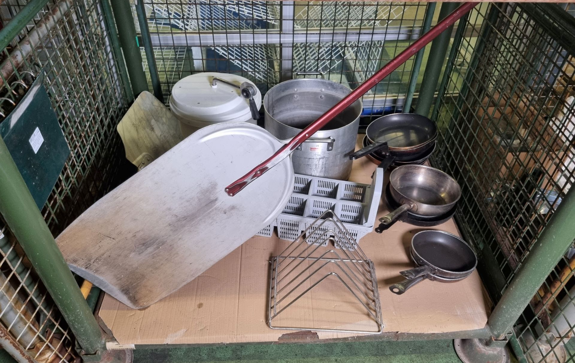 Catering spares - multi sized frying pans, cook pot, salad spinner, pizza paddles, plate rack - Bild 2 aus 6