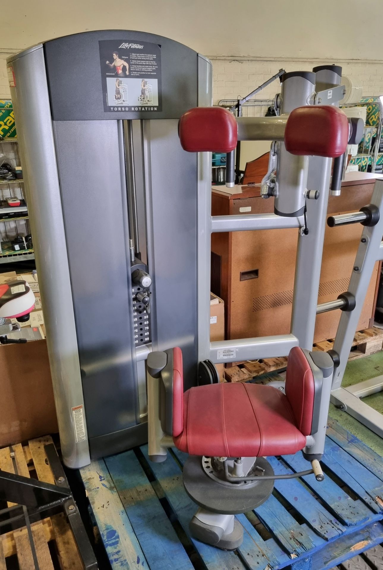 Life Fitness torso rotation exercise machine - W 1270 x D 1020 x H 1630 mm - Image 3 of 7