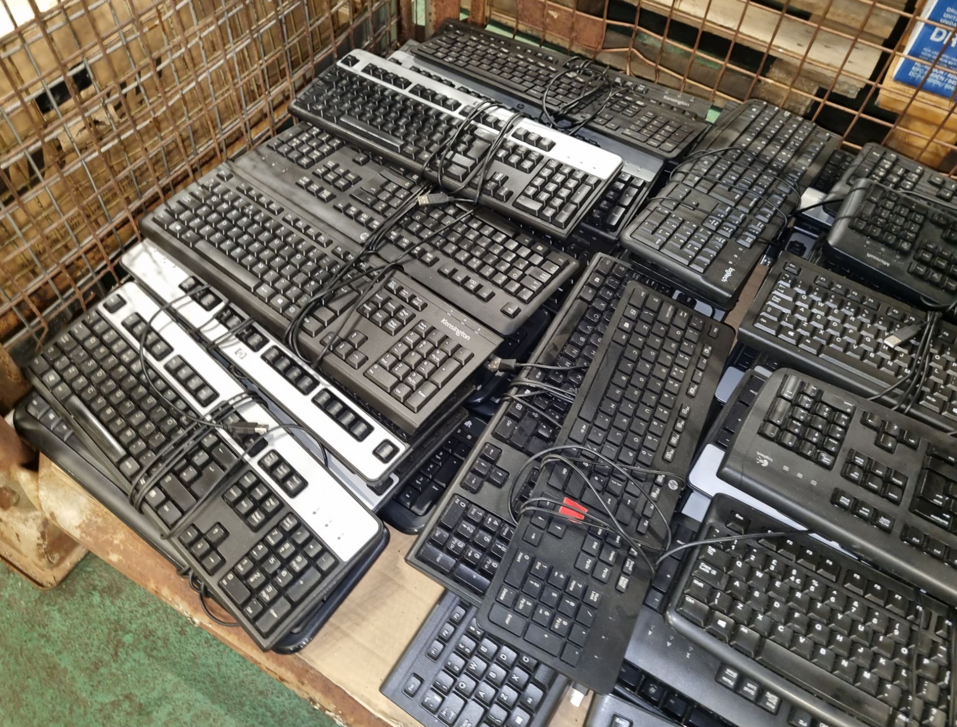 90x computer keyboards of multiple makes - HP, Logitech and Kensington - Image 4 of 5