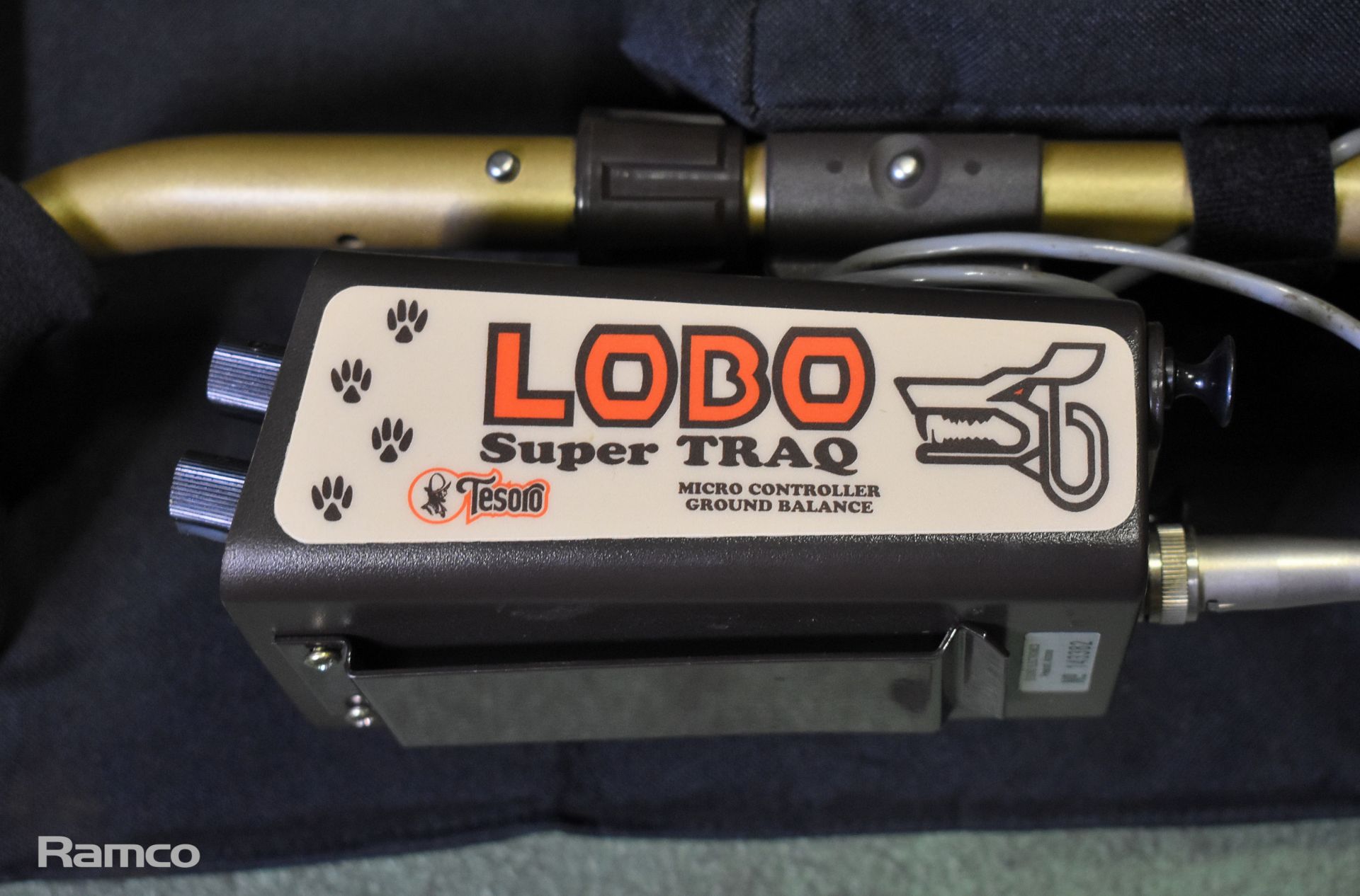 Tesoro Lobo Supertraq metal detector with case - Image 6 of 7