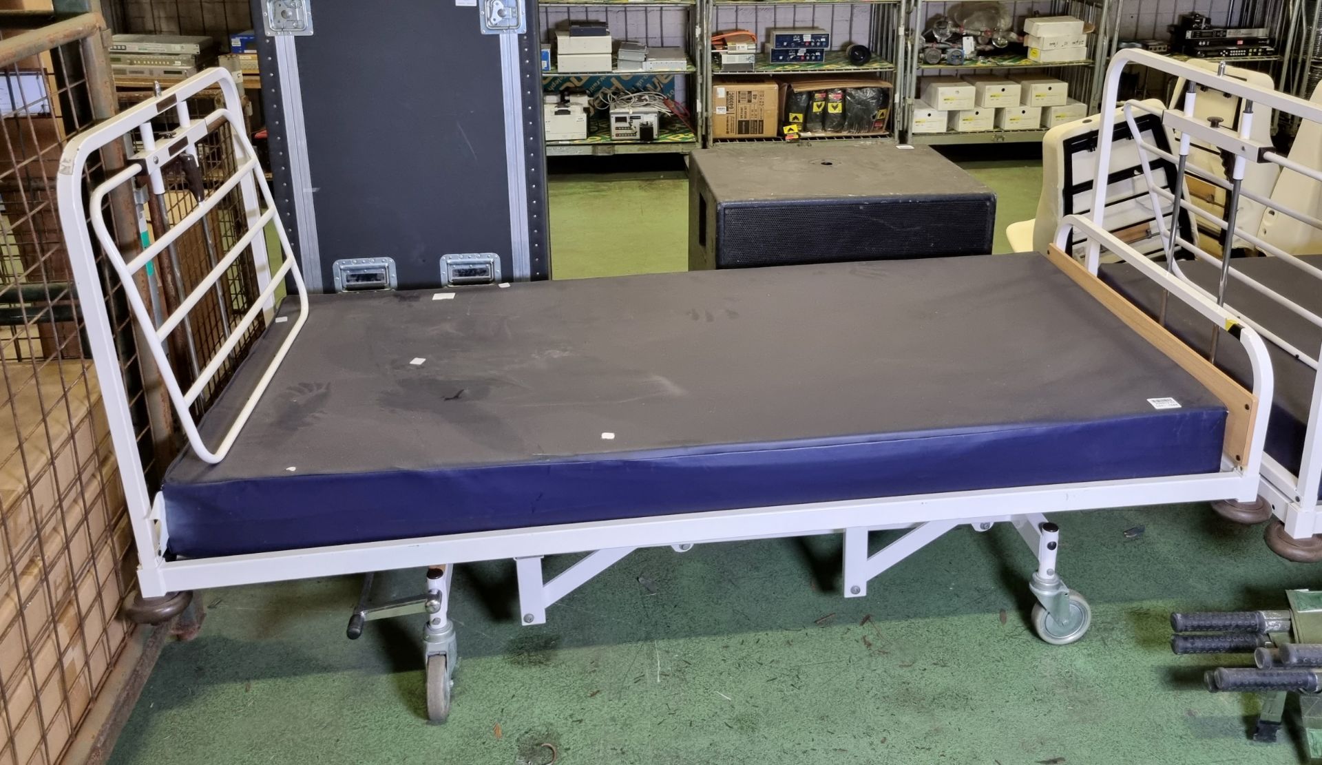 Nesbit Evans Kings fund anniversary hydraulic bed - L2120mm