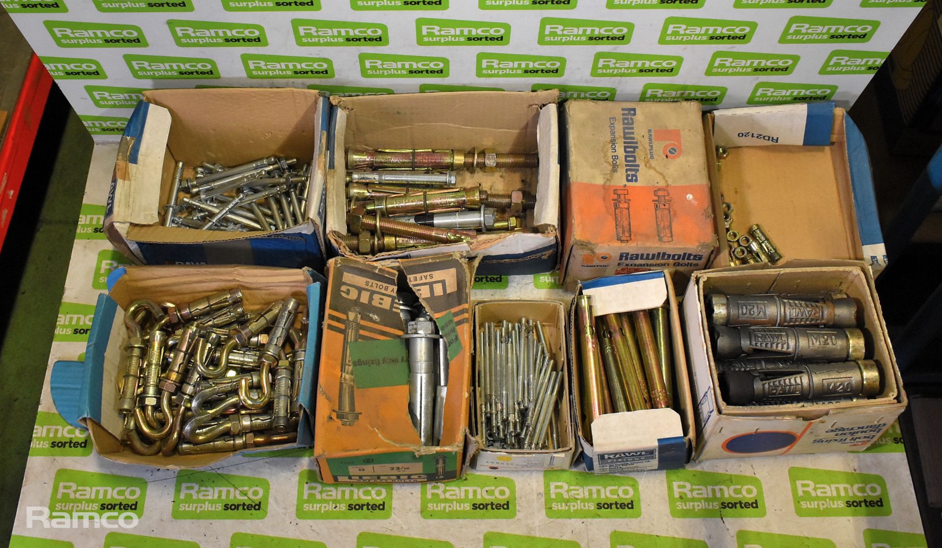 Assorted rawlplug bolts and fixings