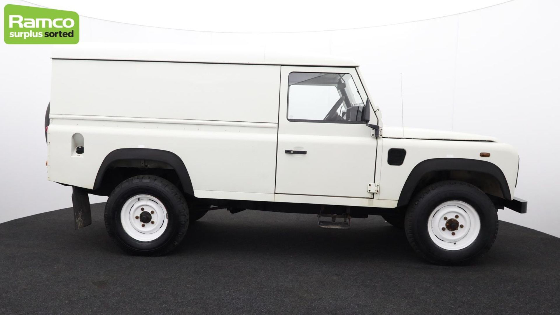 Land Rover Defender 110 TD5 - 2003 - 2.5L - diesel - white - 68,603 miles - Bild 5 aus 70