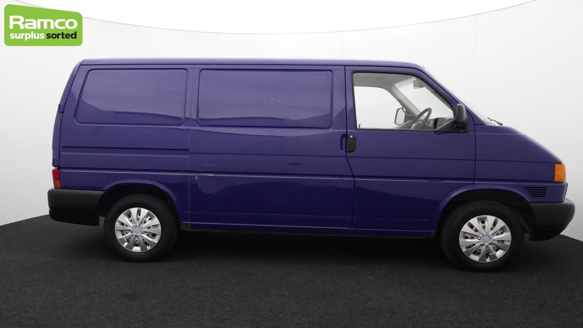 Volkswagen 1000TD Transporter van - 1.9L diesel - 53439 miles - SWB - blue - Image 5 of 68