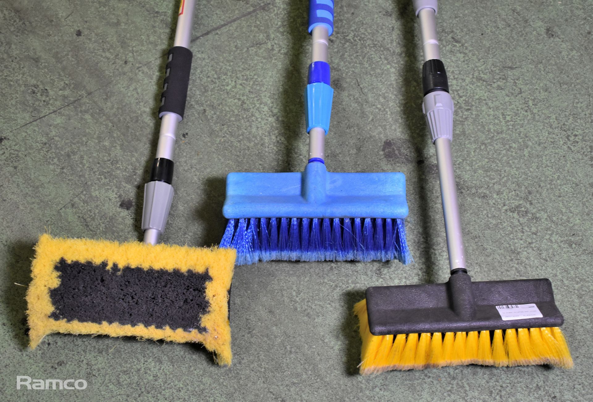 3x Wash brushes with extendable poles - Bild 2 aus 5