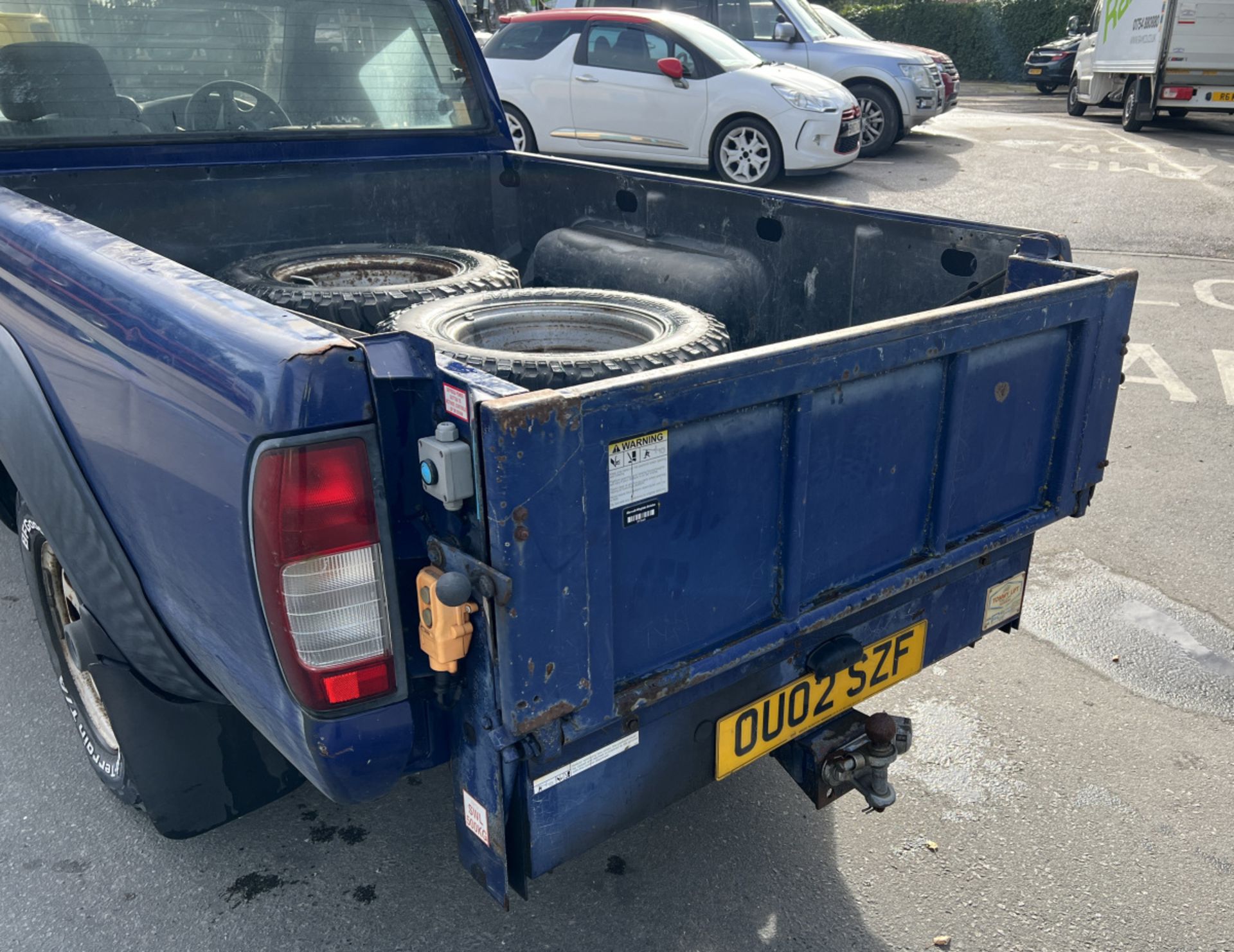 Nissan D22 Pickup with Tommy lift tail lift - 2002 - 2.5L - MOT EXPIRED PLEASE SEE DESC. - Image 32 of 37