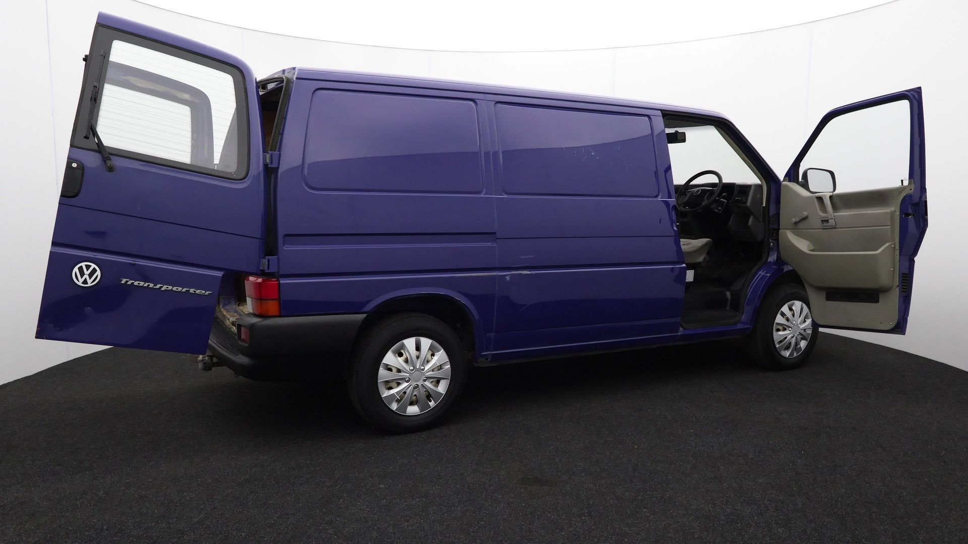 Volkswagen 1000TD Transporter van - 1.9L diesel - 53439 miles - SWB - blue - Image 56 of 68