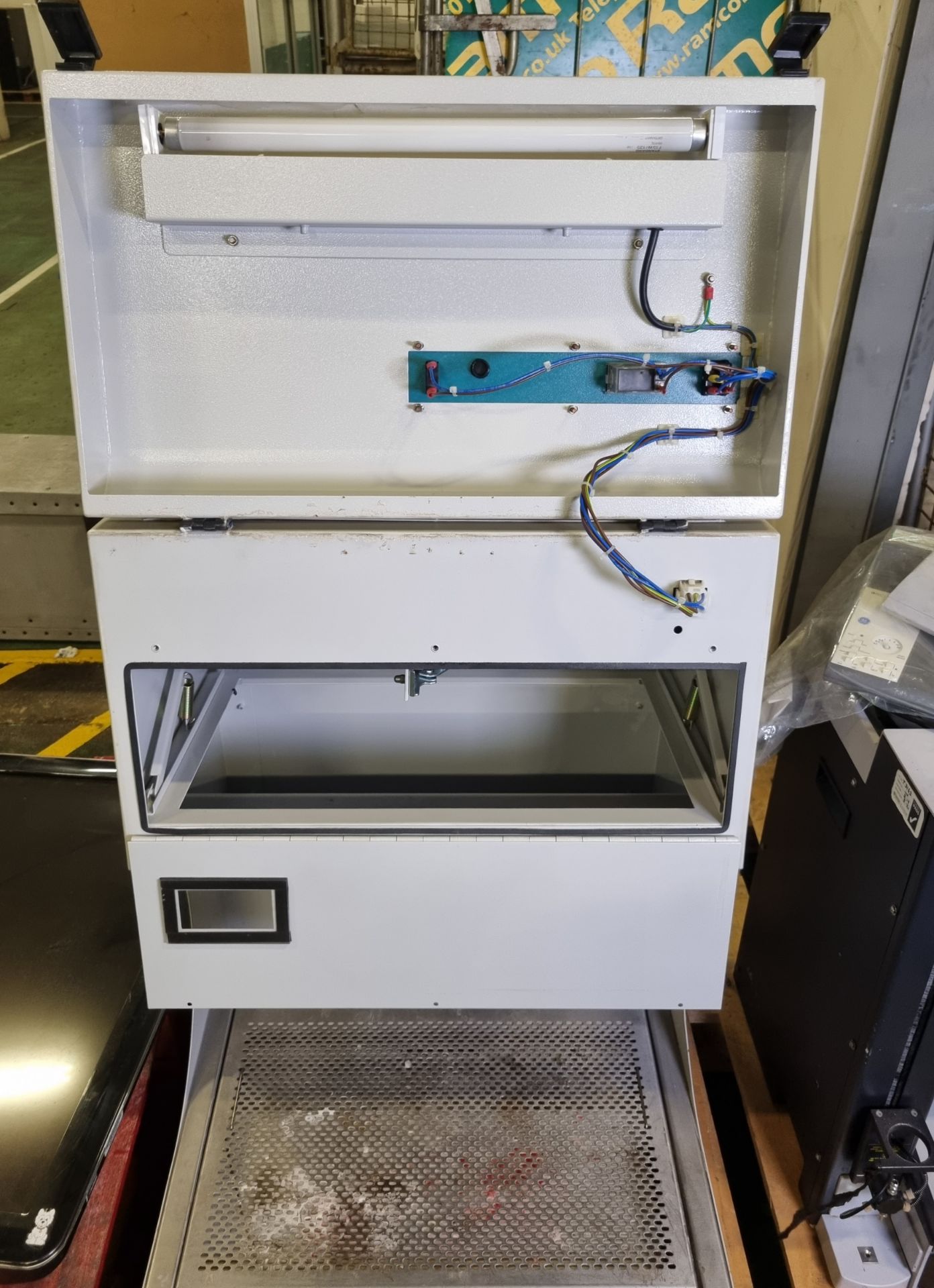 Astec Monair BEC8-001 fume cabinet, Teledyne ISCO combi flash RF chromatography system - s/n 208E201 - Bild 13 aus 14