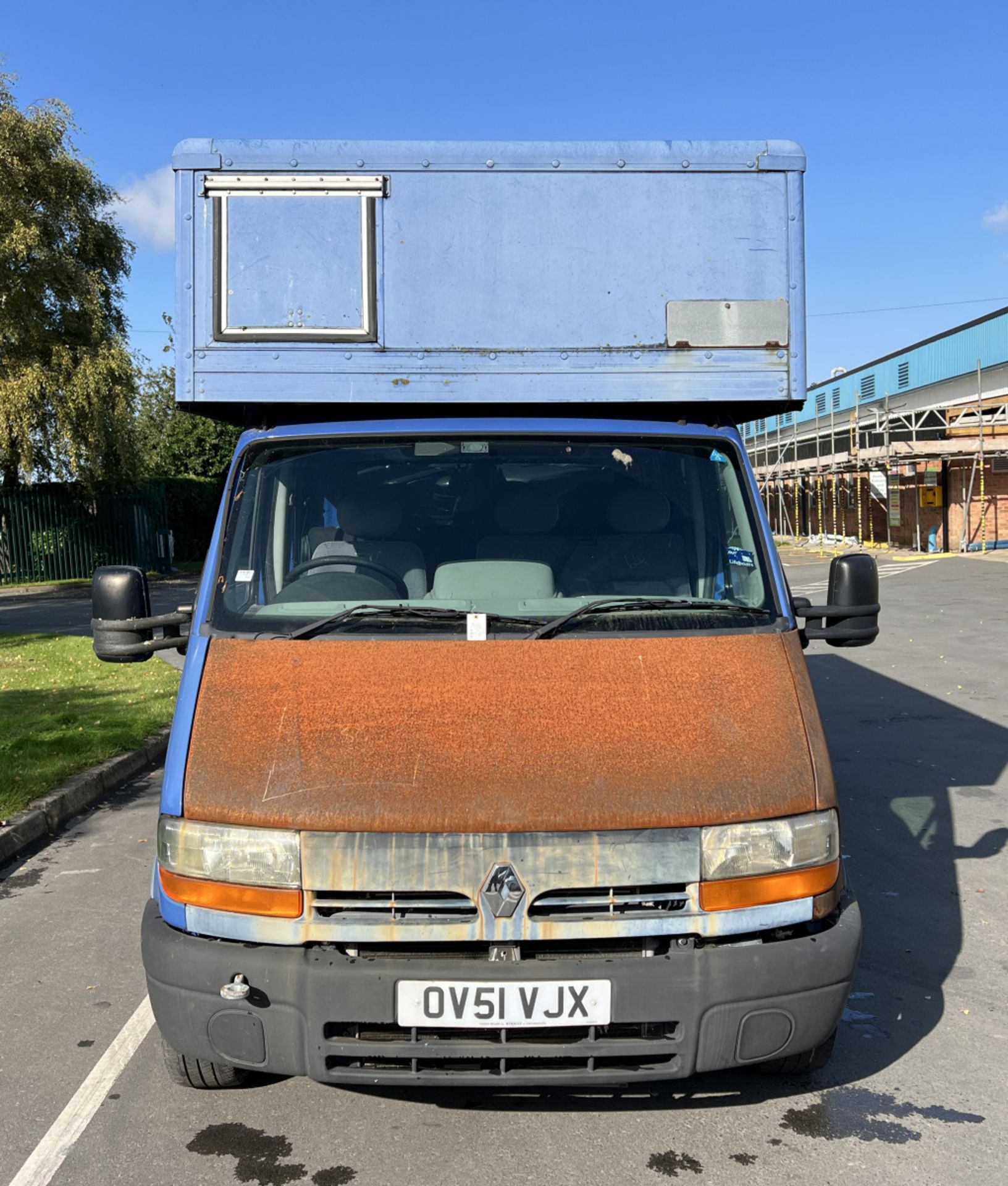 Renault Master LL35 DCI crew-cab Luton van with tail lift - 2.2L - diesel - MOT expired (see desc.) - Image 5 of 25