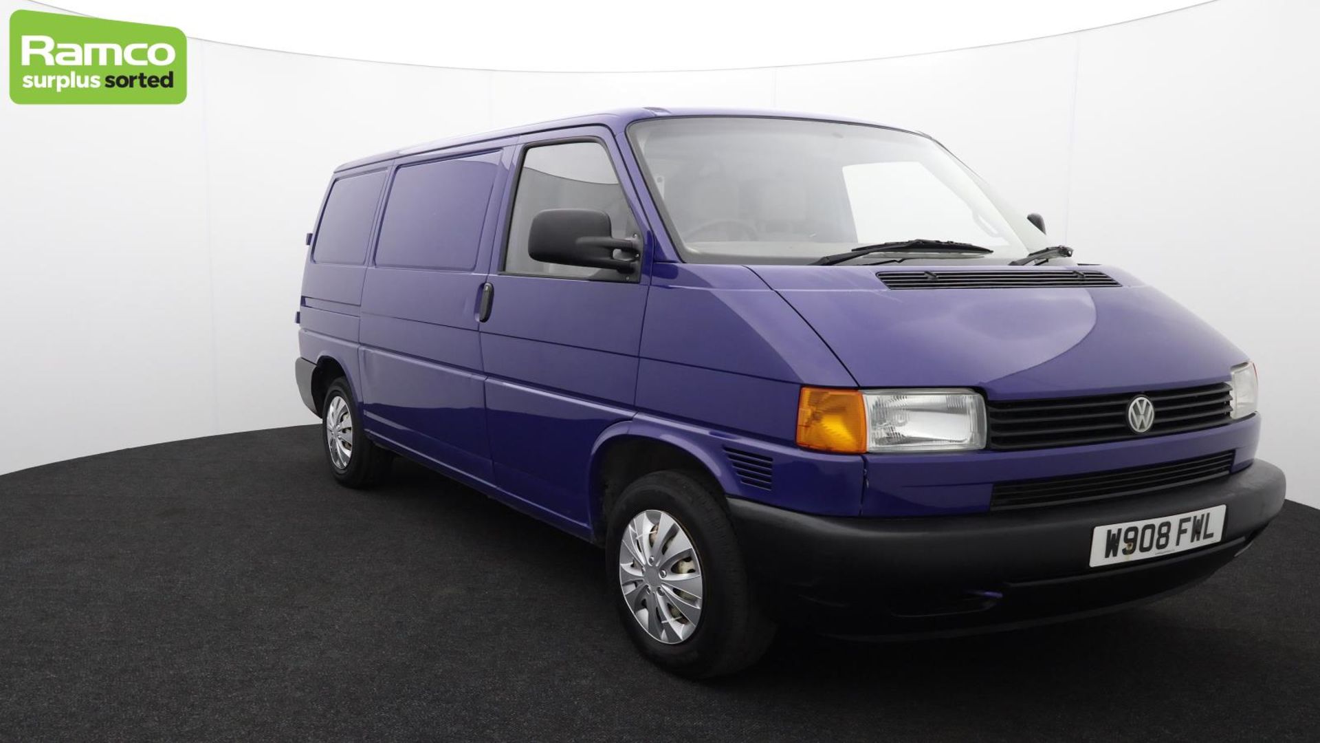 Volkswagen 1000TD Transporter van - 1.9L diesel - 53439 miles - SWB - blue - Image 4 of 68