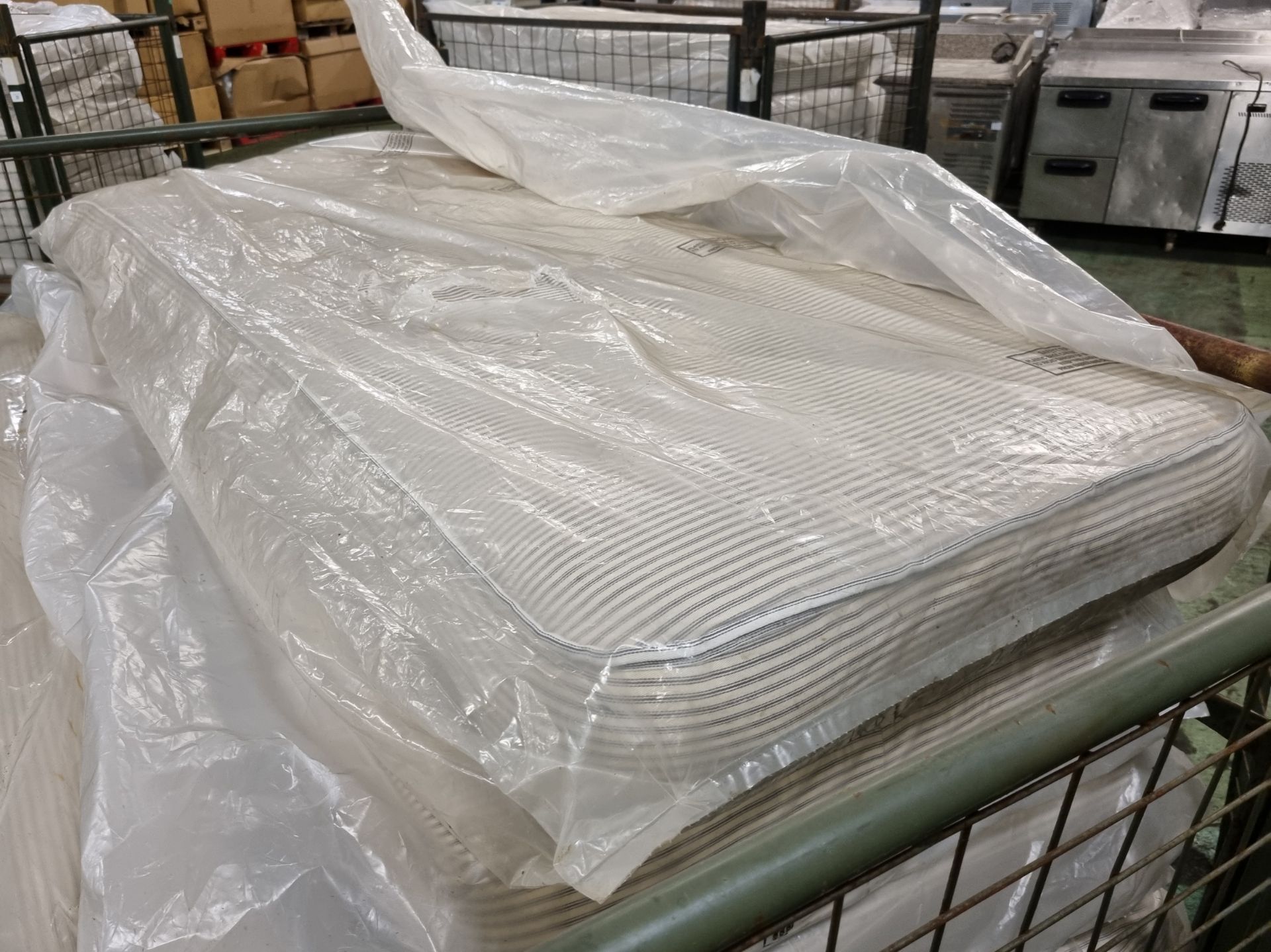 7x Black & white open coil single mattresses - discoloured due to being in storage - Bild 3 aus 4