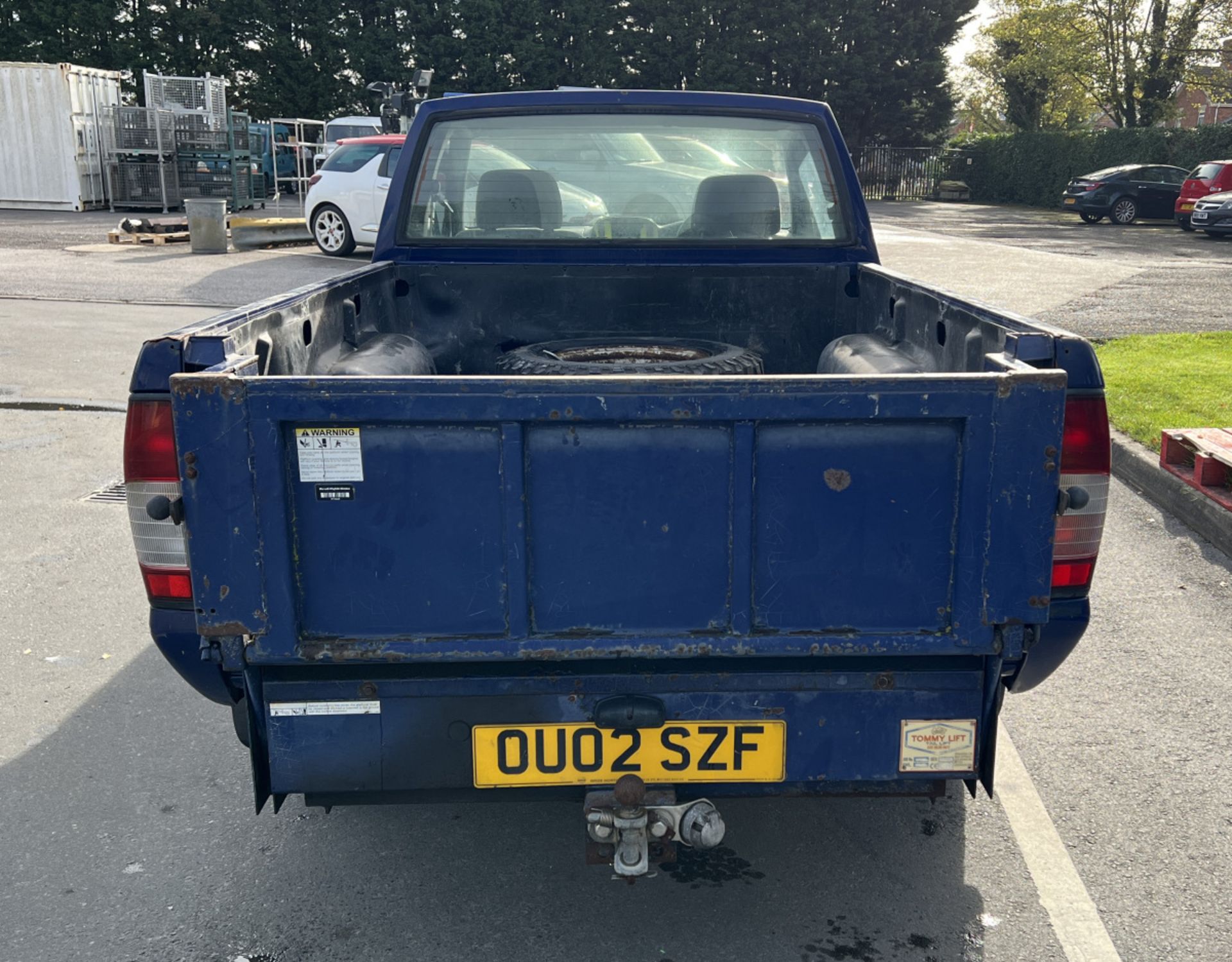 Nissan D22 Pickup with Tommy lift tail lift - 2002 - 2.5L - MOT EXPIRED PLEASE SEE DESC. - Image 4 of 37