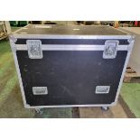 Flight case containing 6x Thomann eurolite 1m LED DMX pixel tubes 16 RGB 144 LEDs - L 1090 x W 680