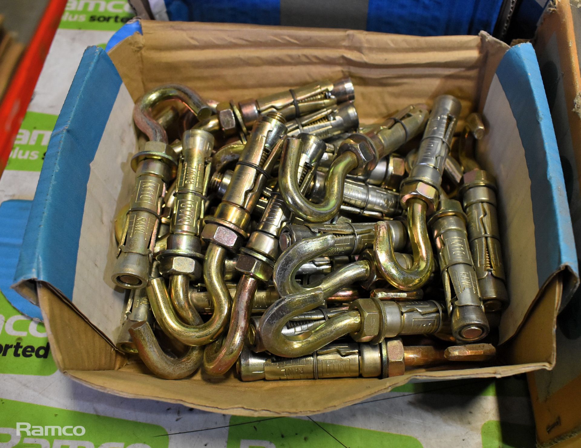 Assorted rawlplug bolts and fixings - Image 4 of 6