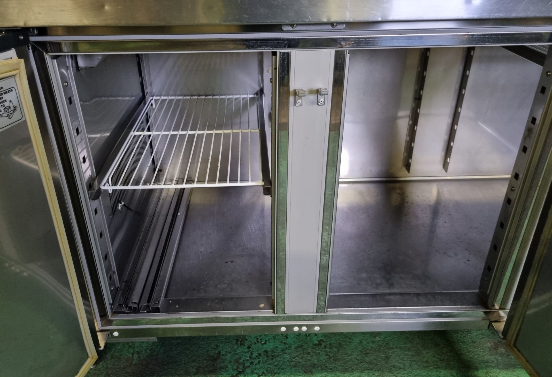 Zanussi 3 door 1 drawer counter fridge 250V - L 1840 x W 700 x H 950mm - Image 5 of 8
