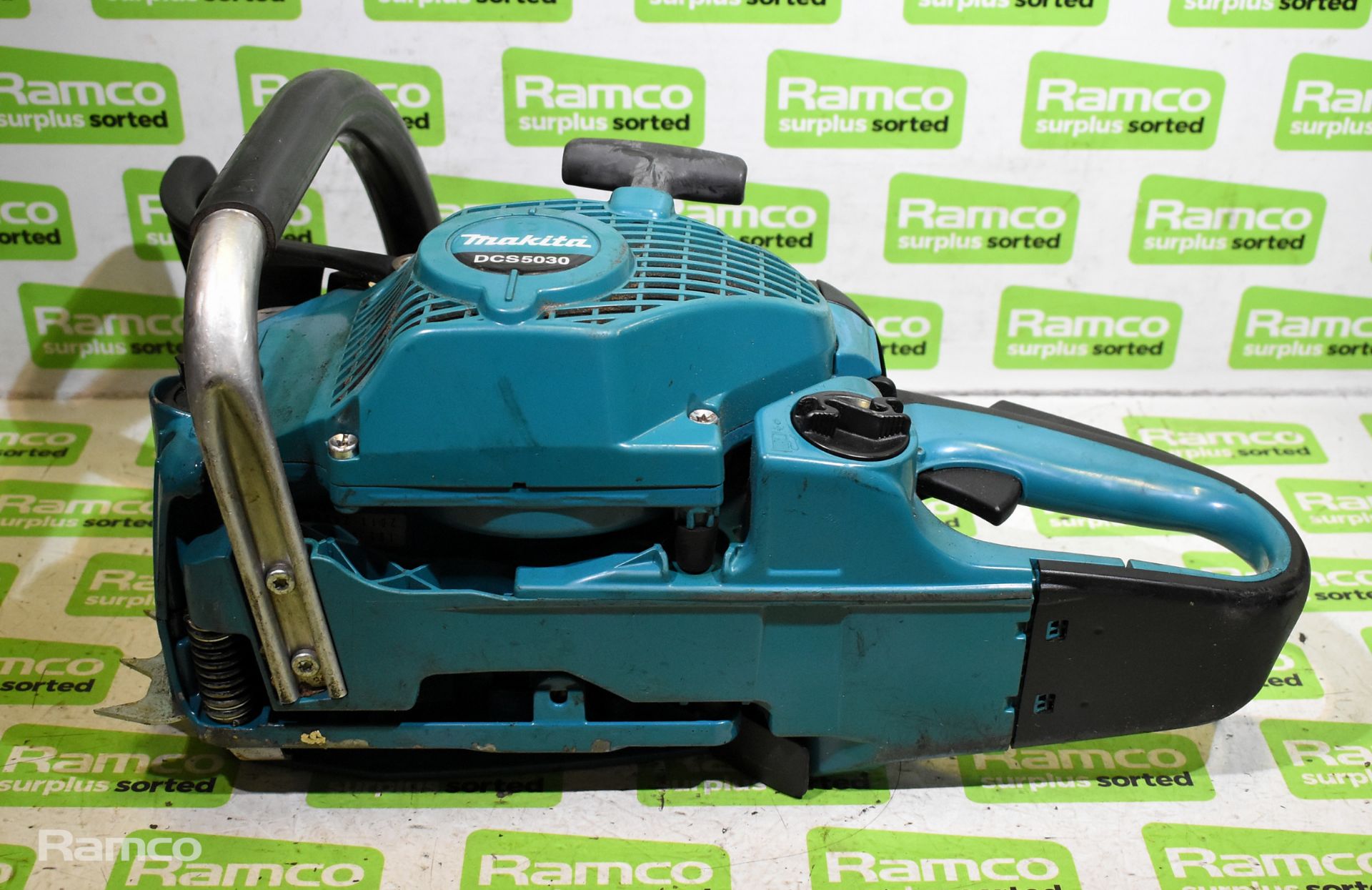 4x Makita DCS5030 50cc petrol chainsaw bodies - AS SPARES OR REPAIRS - Image 21 of 21