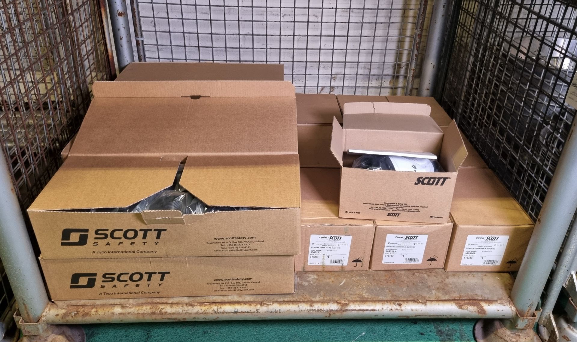 9x boxes of Scott RFF/40/2/ML Gemini full face masks - black, 8x boxes of Scott Pro2000 PF 10