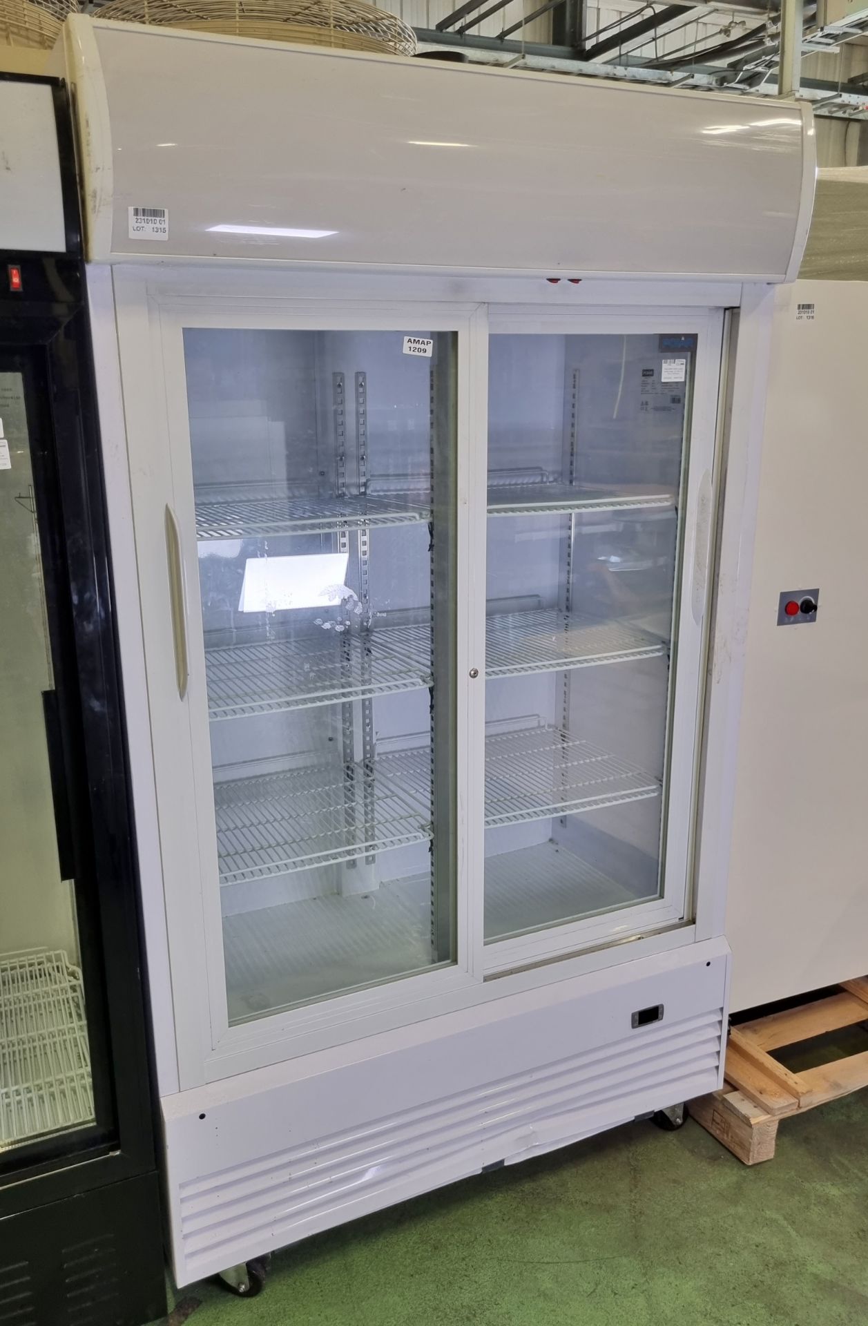 Polar GE581 500W upright display fridge - W 1220 x D 700 x H 2070mm - Image 2 of 7
