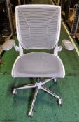 Humanscale Diffrient World mesh office chair - white