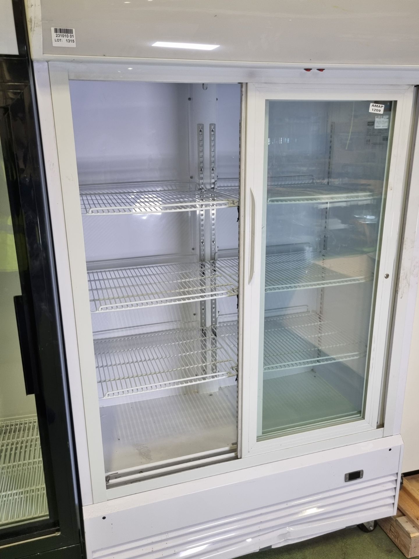 Polar GE581 500W upright display fridge - W 1220 x D 700 x H 2070mm - Image 3 of 7